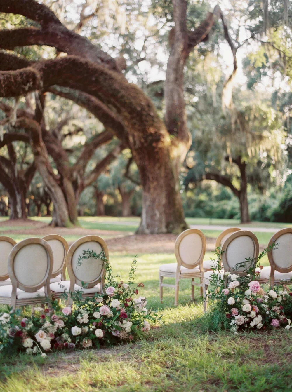 0098_CourtneyHansonPhotography_Boone_Hall_Plantation_Wedding-04.webp