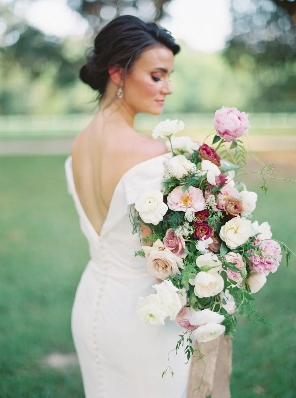 Mauve, dusty rose, blush, and white fine art wedding bouquet