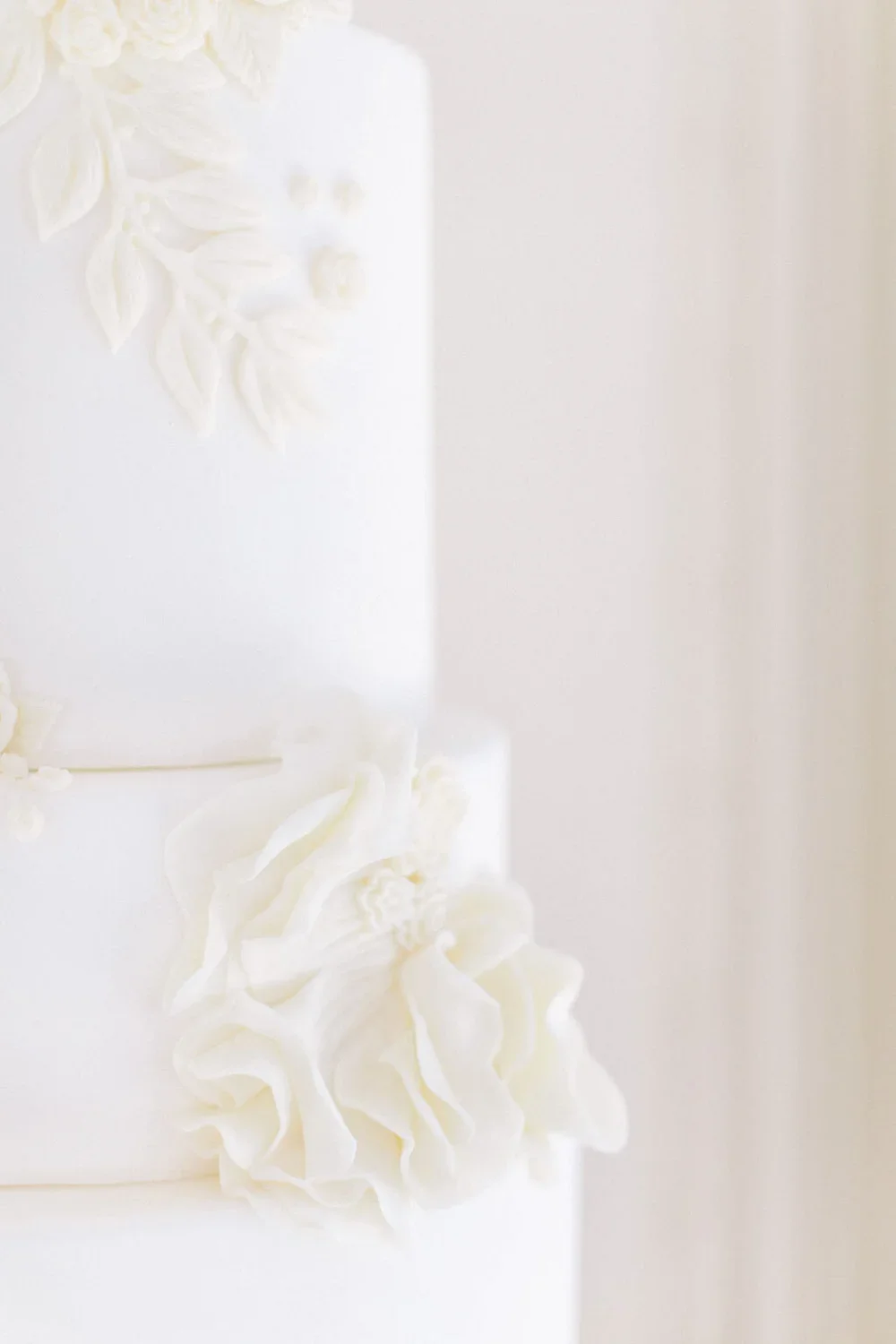 Plaster flowers on a wedding cake