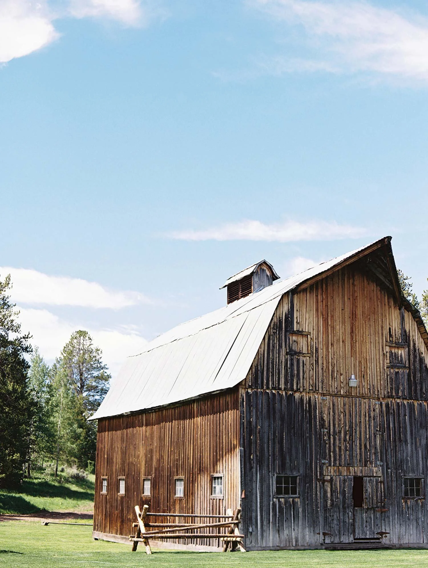 Wyoming destination wedding venue Grey Barn