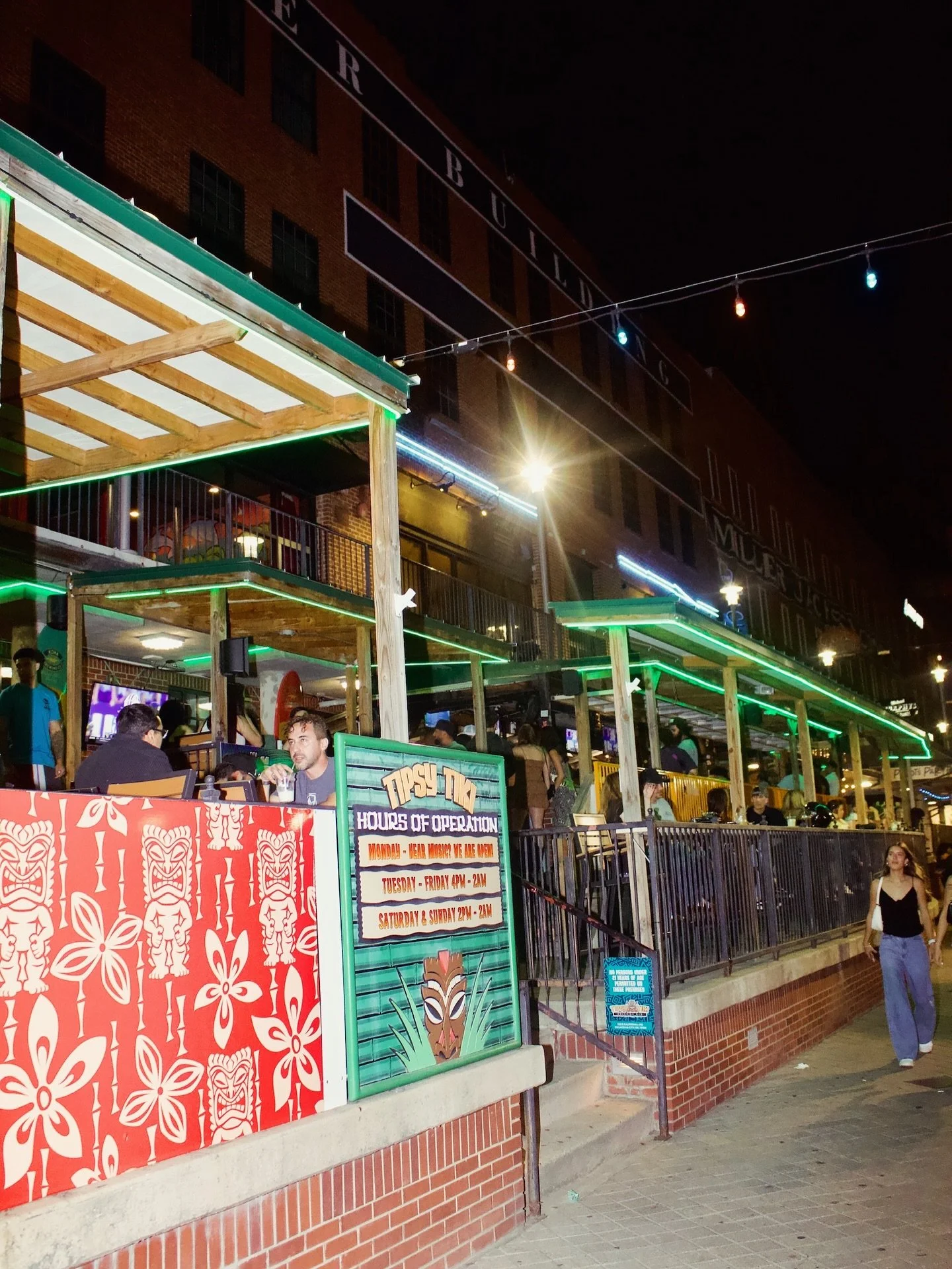 @okcthunder on the TVs, @tipsytacosokc on the table, and tiki cocktails flowing 🌮🏀 

#tipsytikiokc #bricktown #thunderup