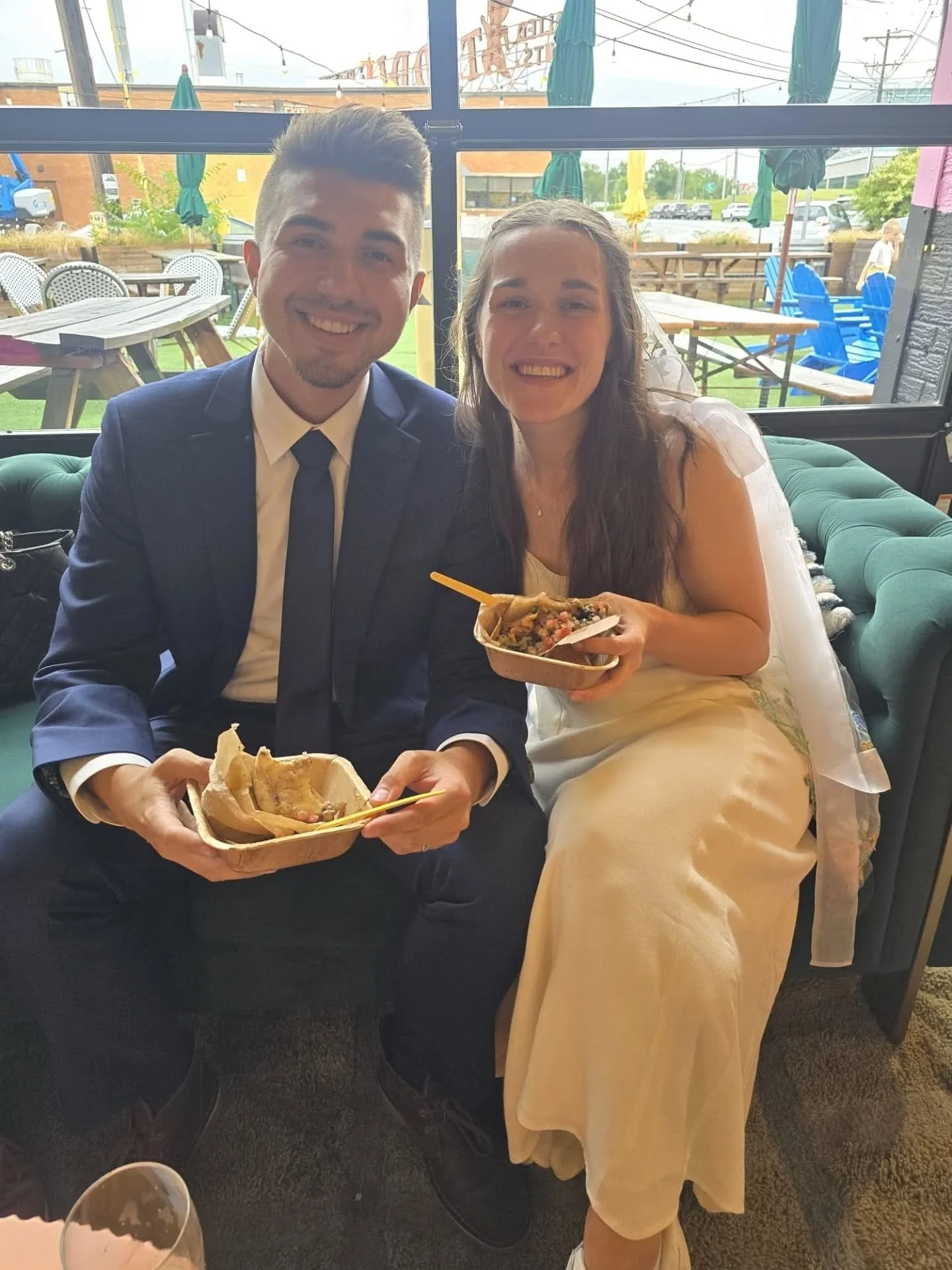 Life is good when Carolicious is your wedding food choice 🍔 ❤️ 
These caterings are hands down our top picks