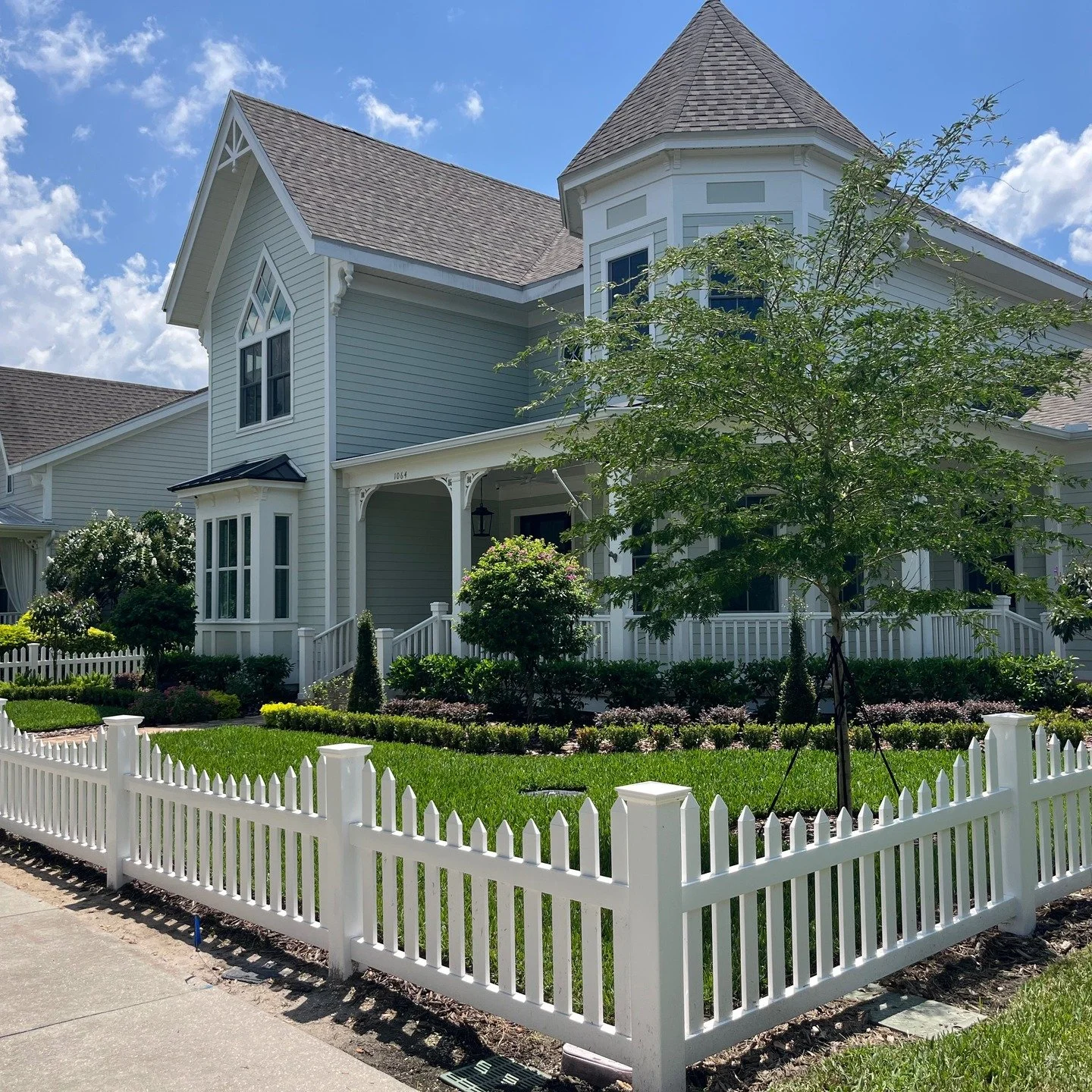 🌸 Victorian charm meets modern Miami living. 🌴
This recently completed project in Celebration, FL brought together two worlds in one home:
✨ A sculpted, flowering front garden that honors the architecture’s Victorian elegance
âž•
✨ A sleek, mi