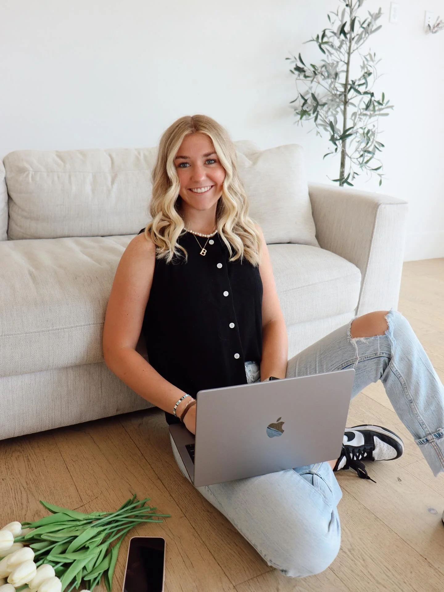Hey friends! 👋 I figured it&rsquo;s about time I introduce myself around here ✨
I&rsquo;m Brionne &mdash; the designer + face behind Esplin Branding 💻🎨

I&rsquo;m graphic designer who&rsquo;s obsessed with all things color, type, and helping aweso