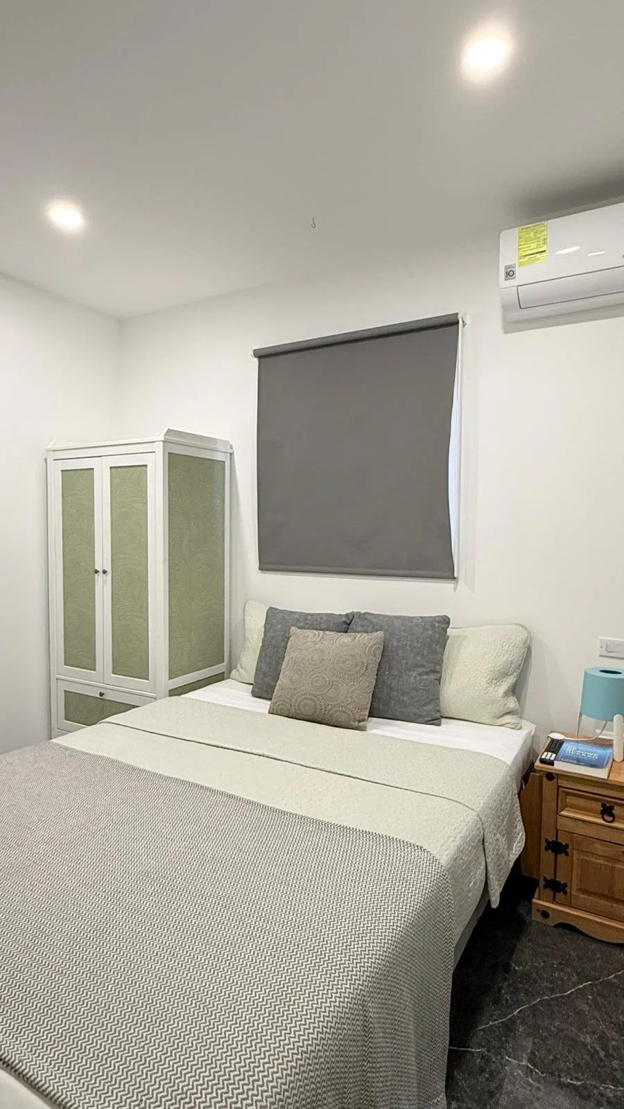 Kas Pitava, Guest bedroom featuring a full-size white bed and soft lighting for a peaceful stay.