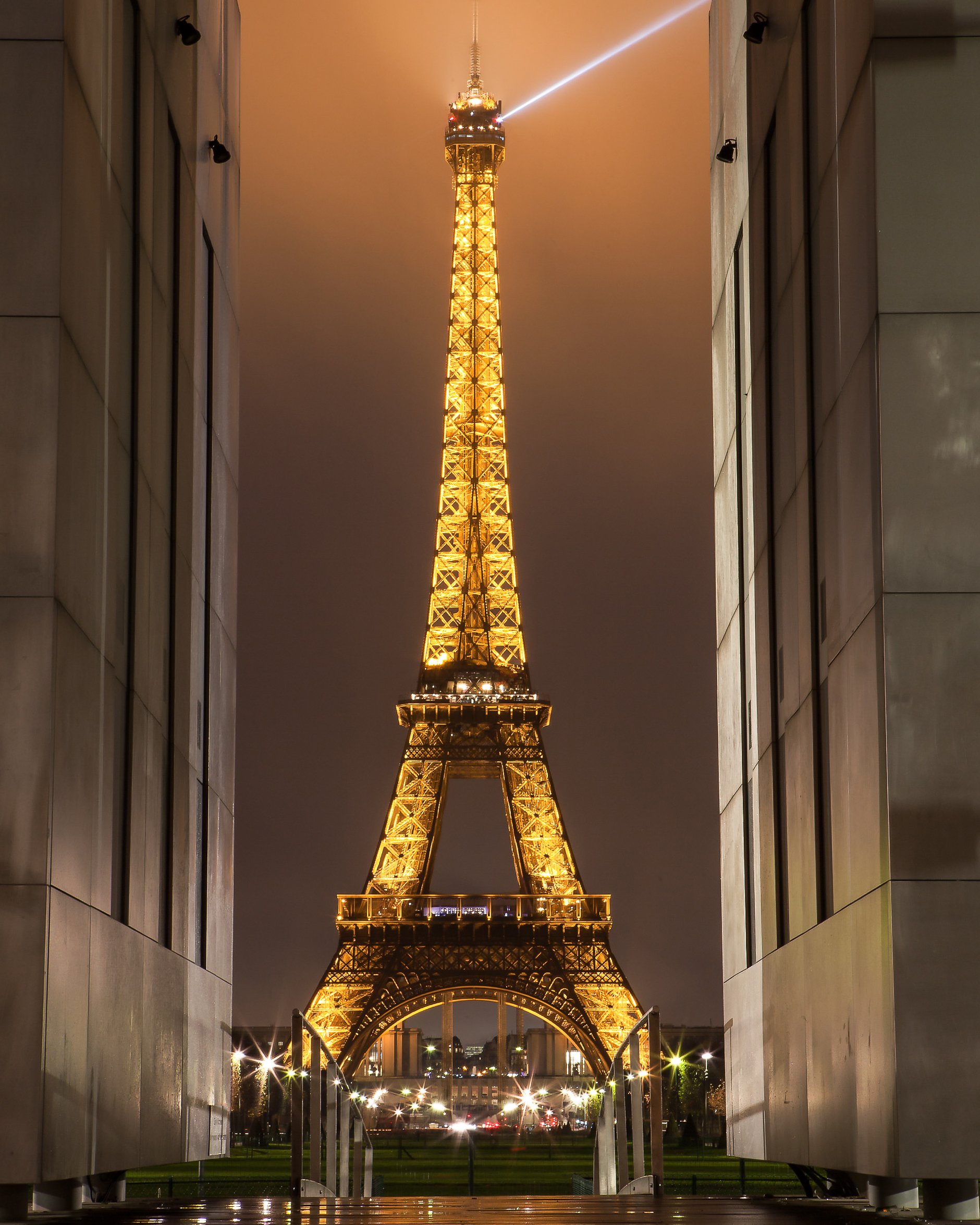 Eiffel_paris_book-2-2.jpg