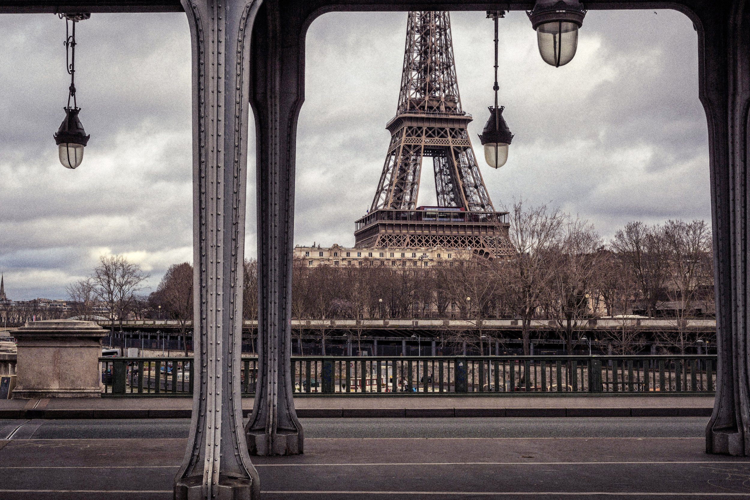 hakeim_retro_moody.jpg