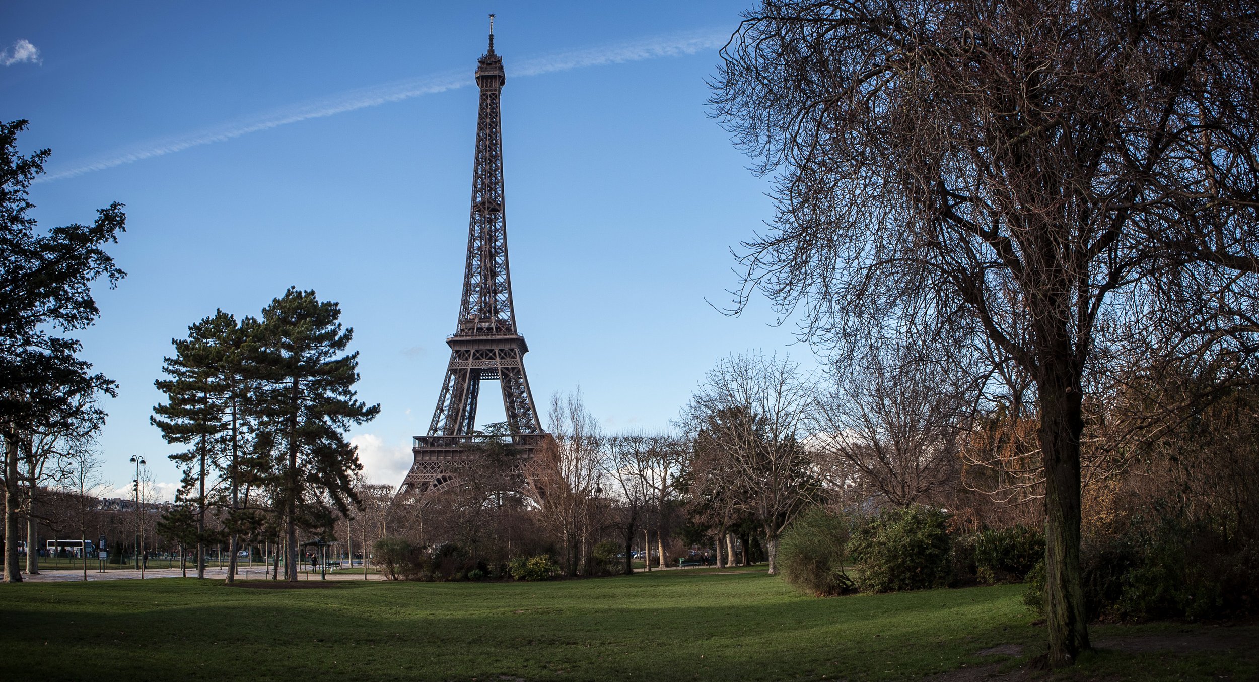 distorted_slightly_Eiffel-1_pano.jpg