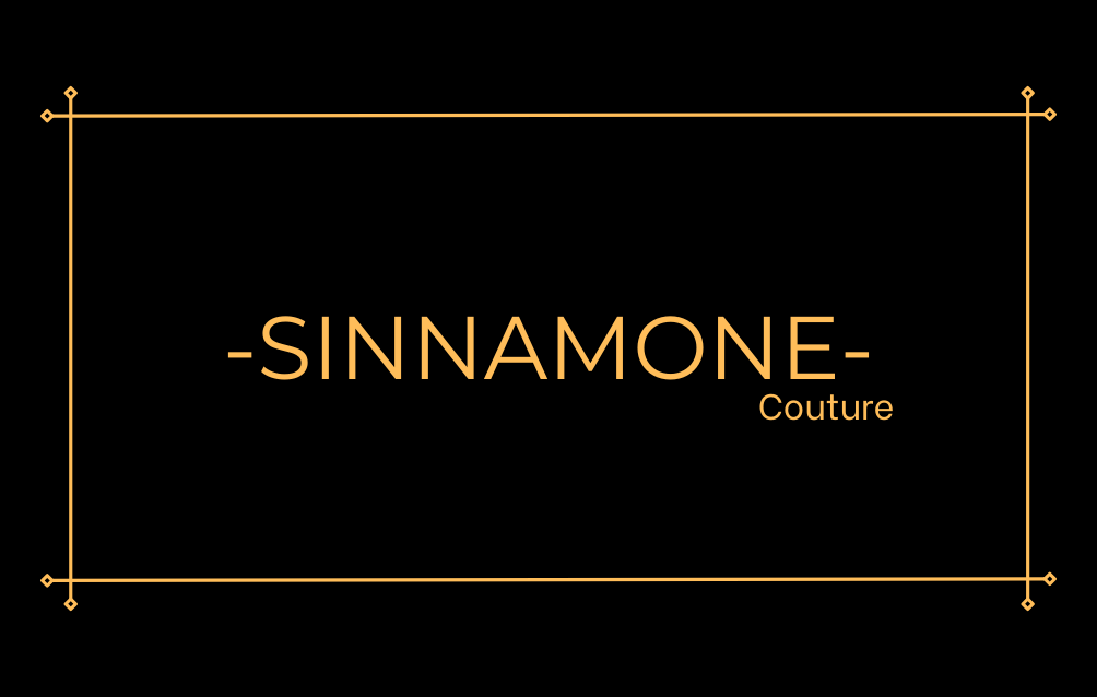 Logo avec le texte '-SINNAMONE-' et 'Couture' en or sur fond noir, entouré d'une fine bordure or.
