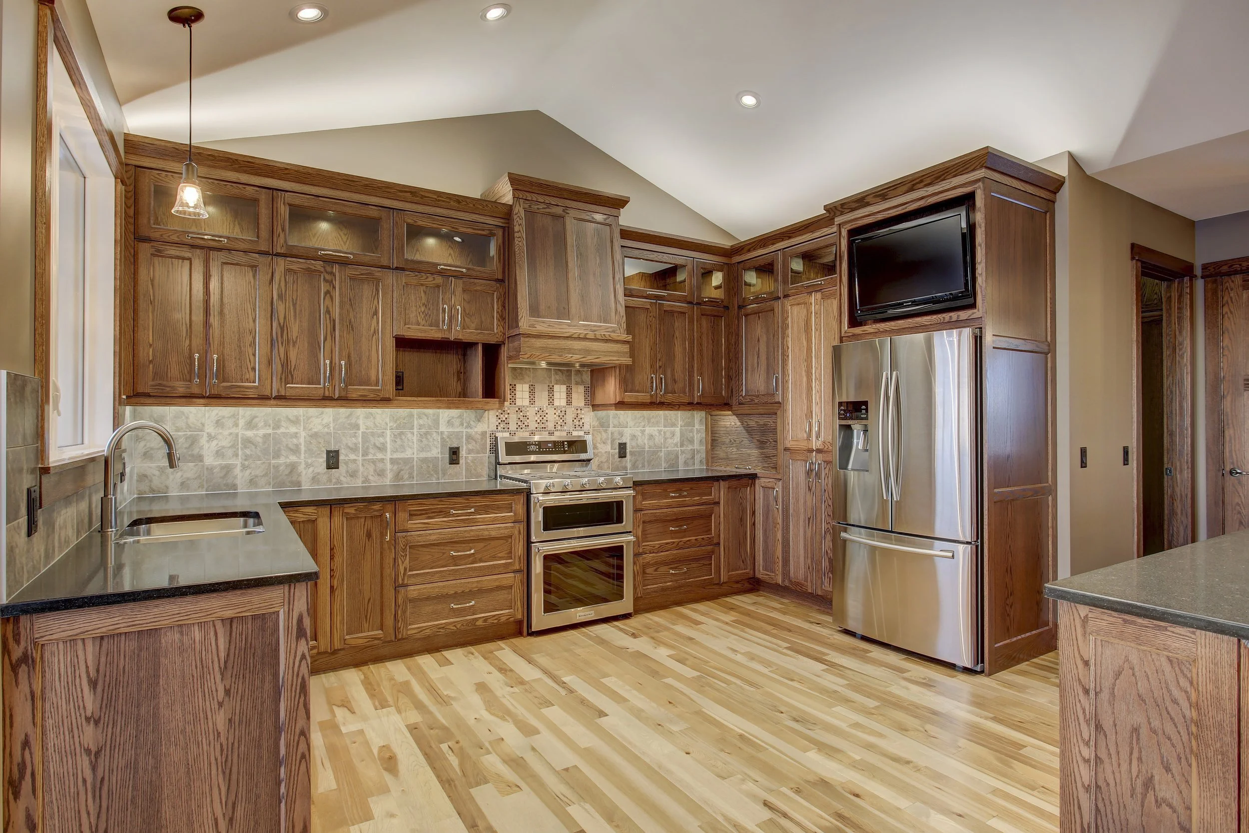 Iron-Rock-Homes-Rocky-View-II_Kitchen-04.jpg