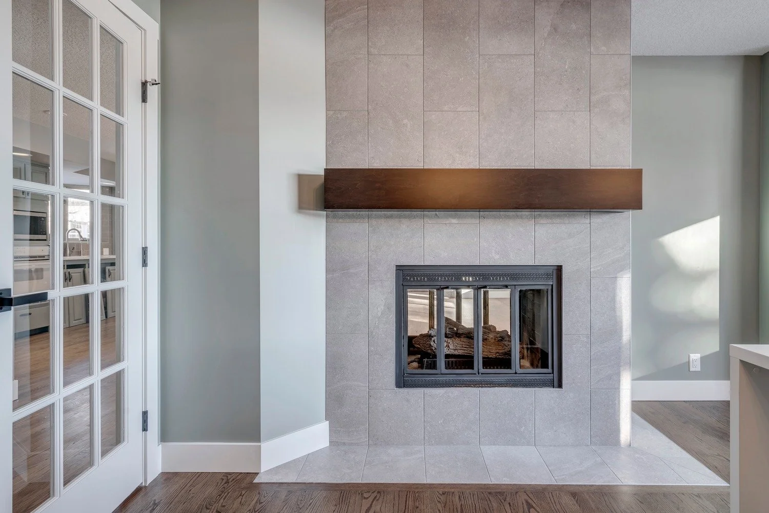 Iron-Rock-Homes_Prairie-Schooner_Fireplace-01.jpg