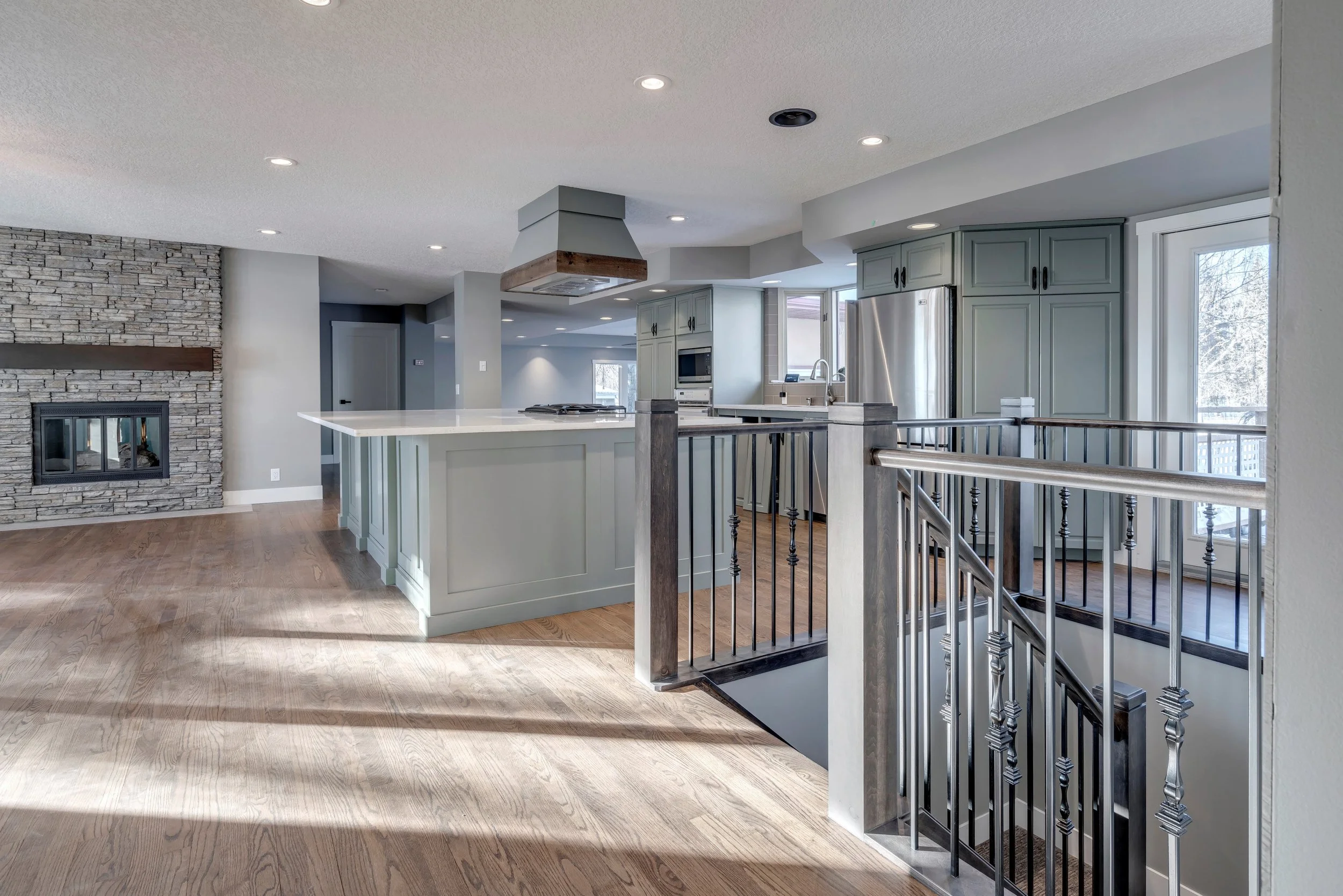 Iron-Rock-Homes_Prairie-Schooner_Kitchen-06.jpg