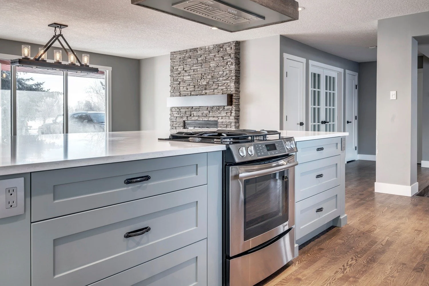 Iron-Rock-Homes_Prairie-Schooner_Kitchen-03.jpg