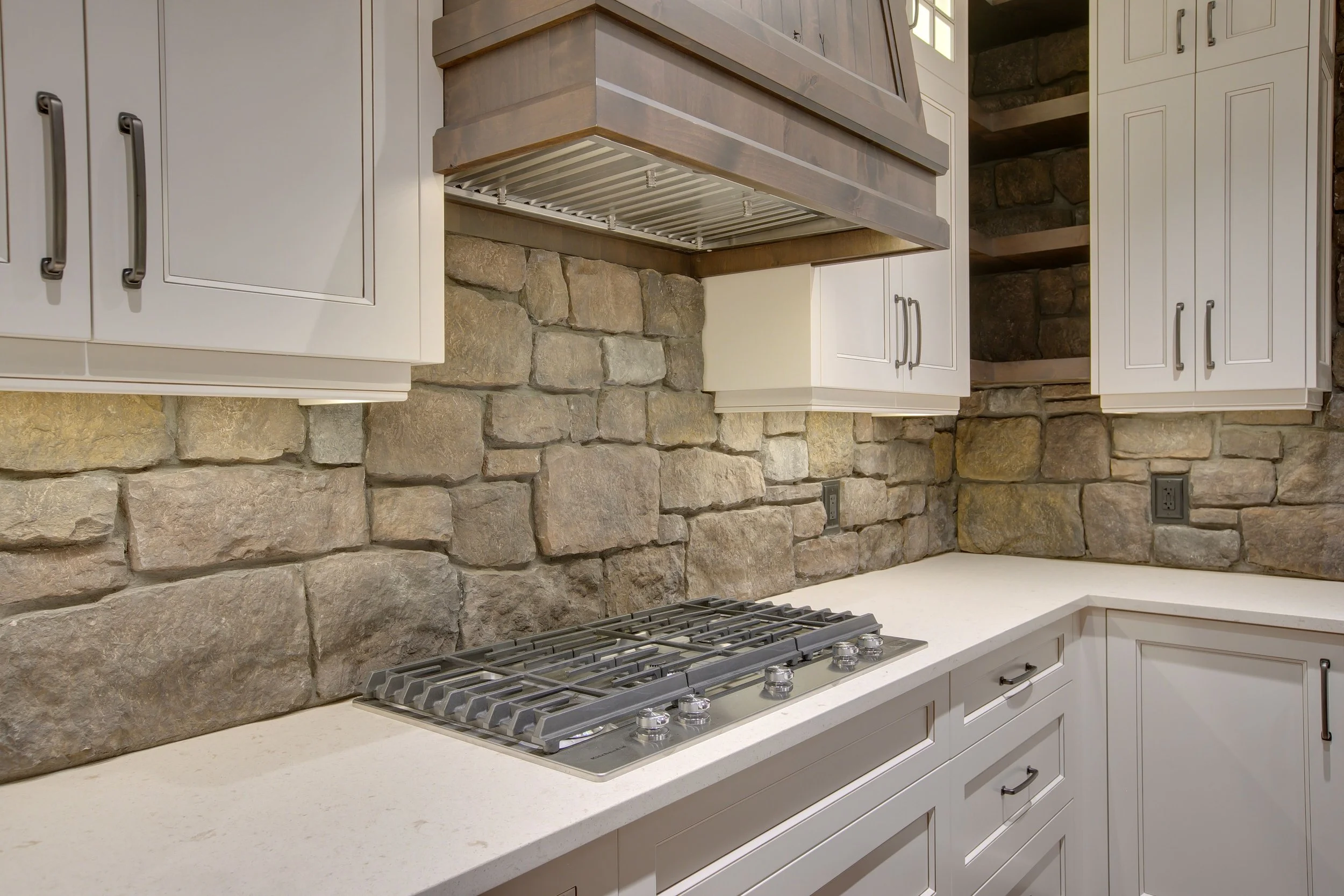 Iron-Rock-Homes_Silverwood-Hill_Kitchen_01.jpg