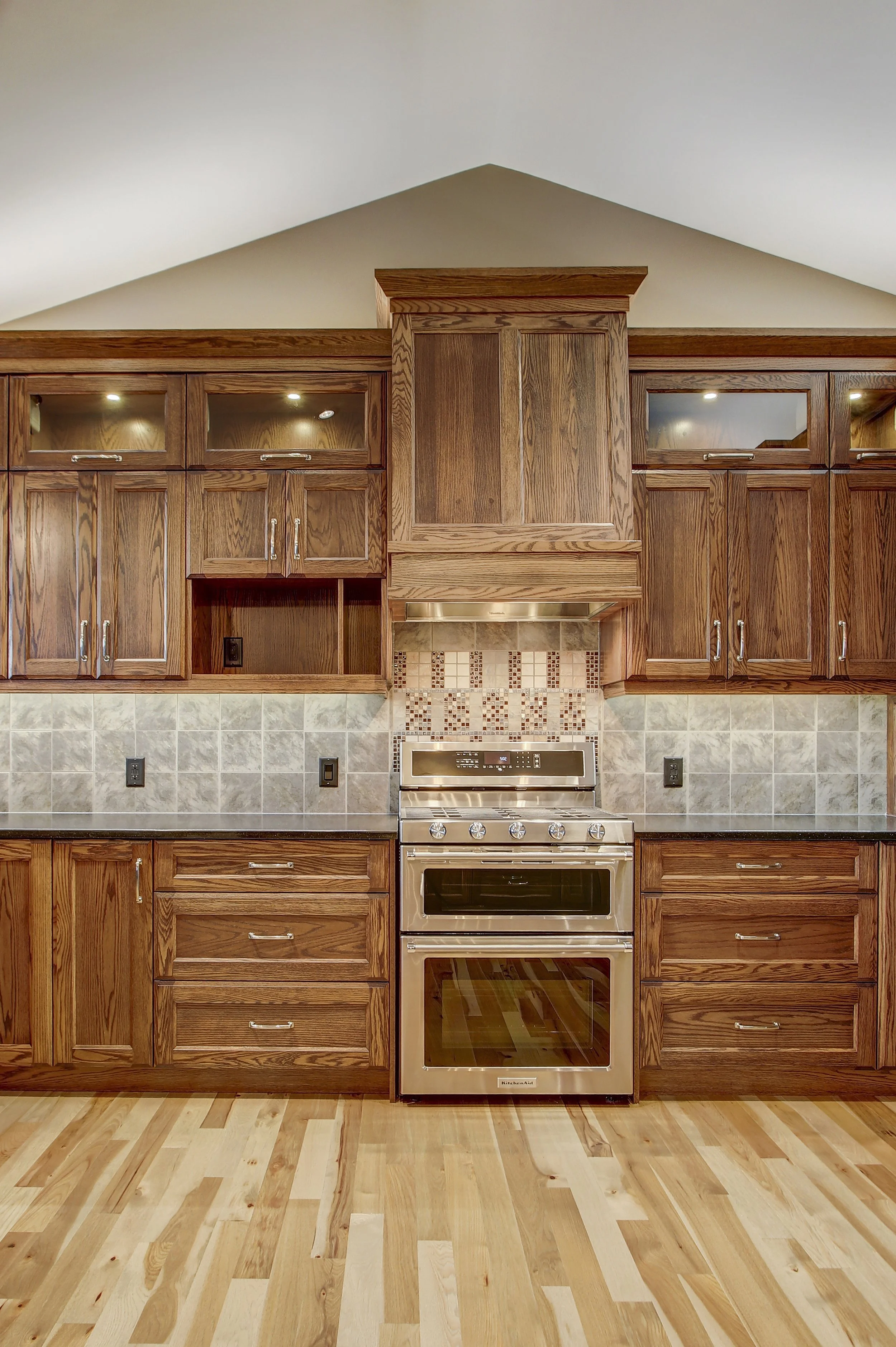Iron-Rock-Homes-Rocky-View-II_Kitchen-06.jpg