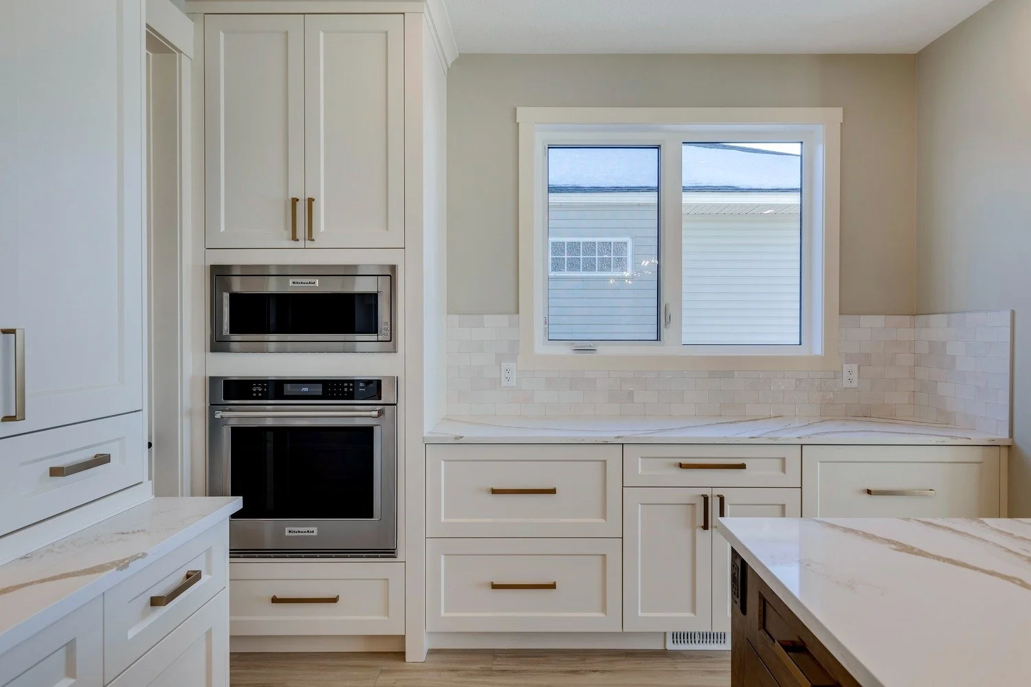 Iron-Rock-Homes_Crossfield_Kitchen-08.jpg