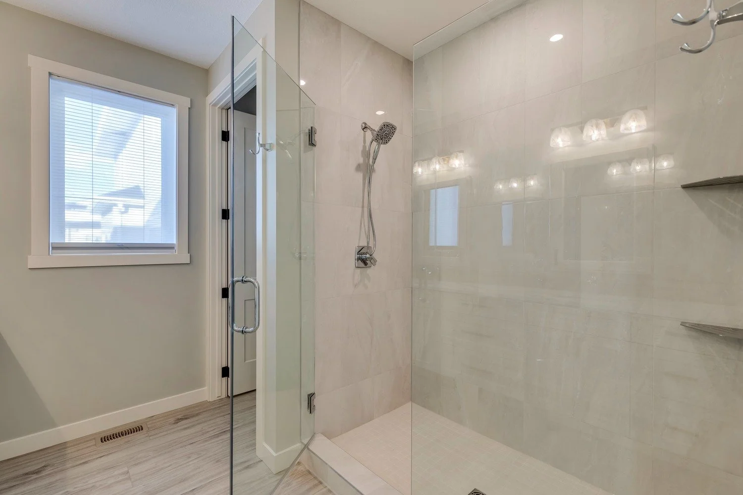 Iron-Rock-Homes_Crossfield_Master-Ensuite-03.jpg