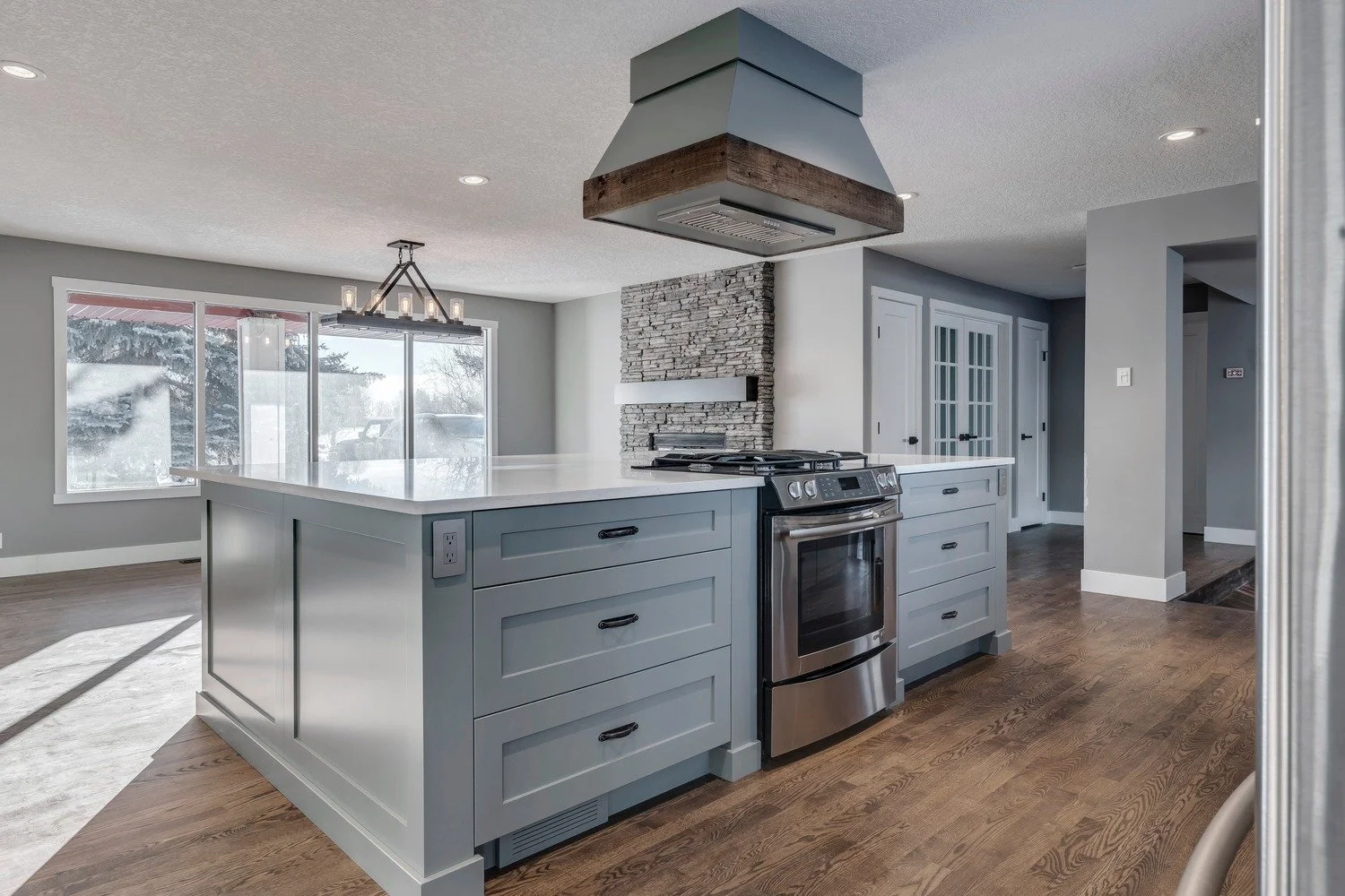 Iron-Rock-Homes_Prairie-Schooner_Kitchen-01.jpg