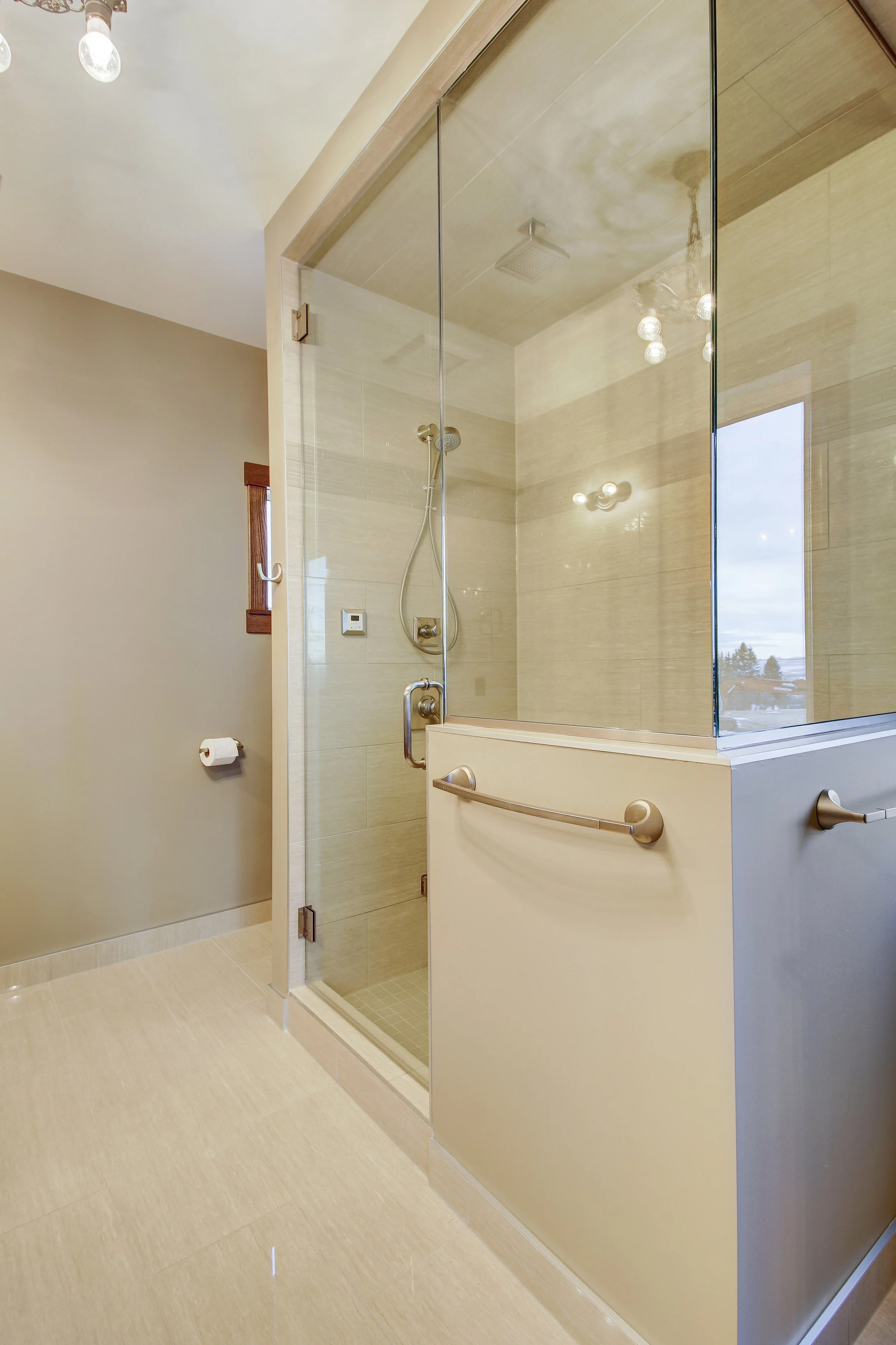 Iron-Rock-Homes-Rocky-View-II_Ensuite-02.jpg