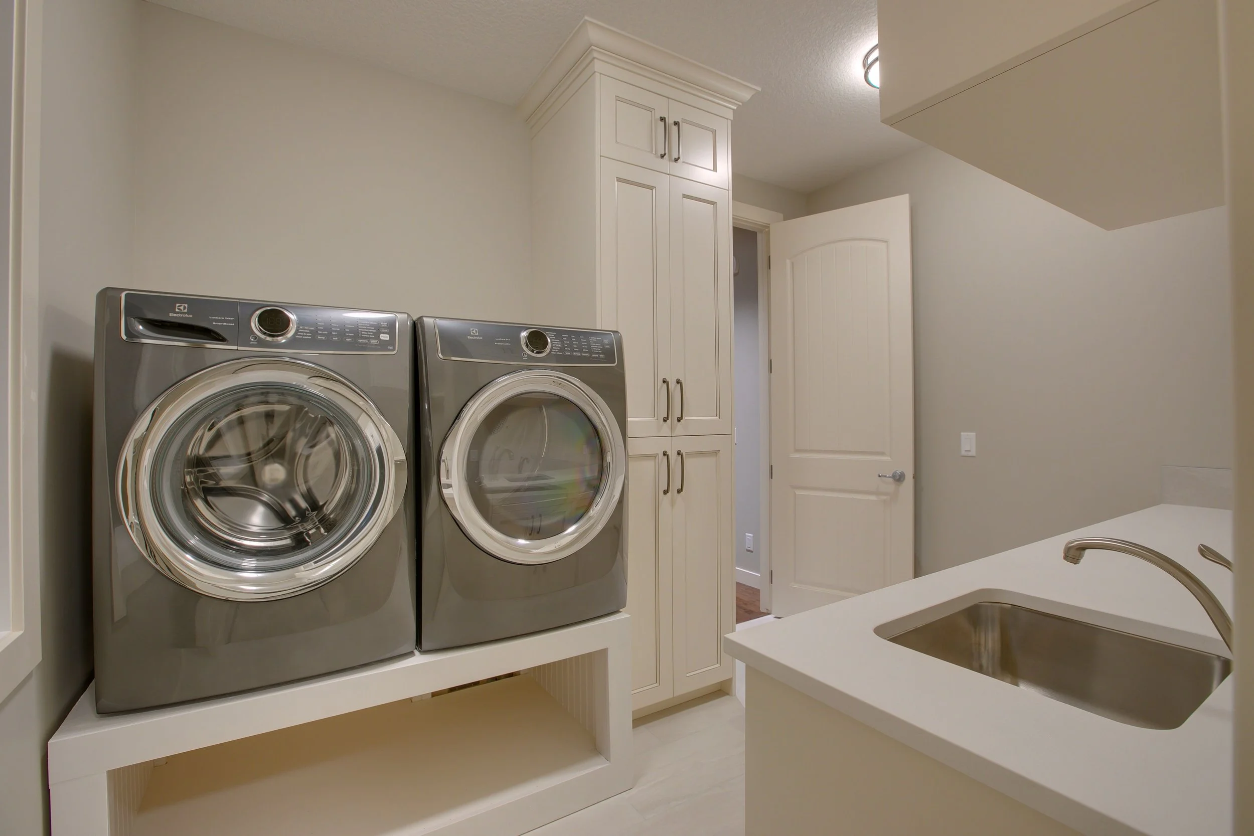 Iron-Rock-Homes_Silverwood-Hill_Laundry-01.jpg