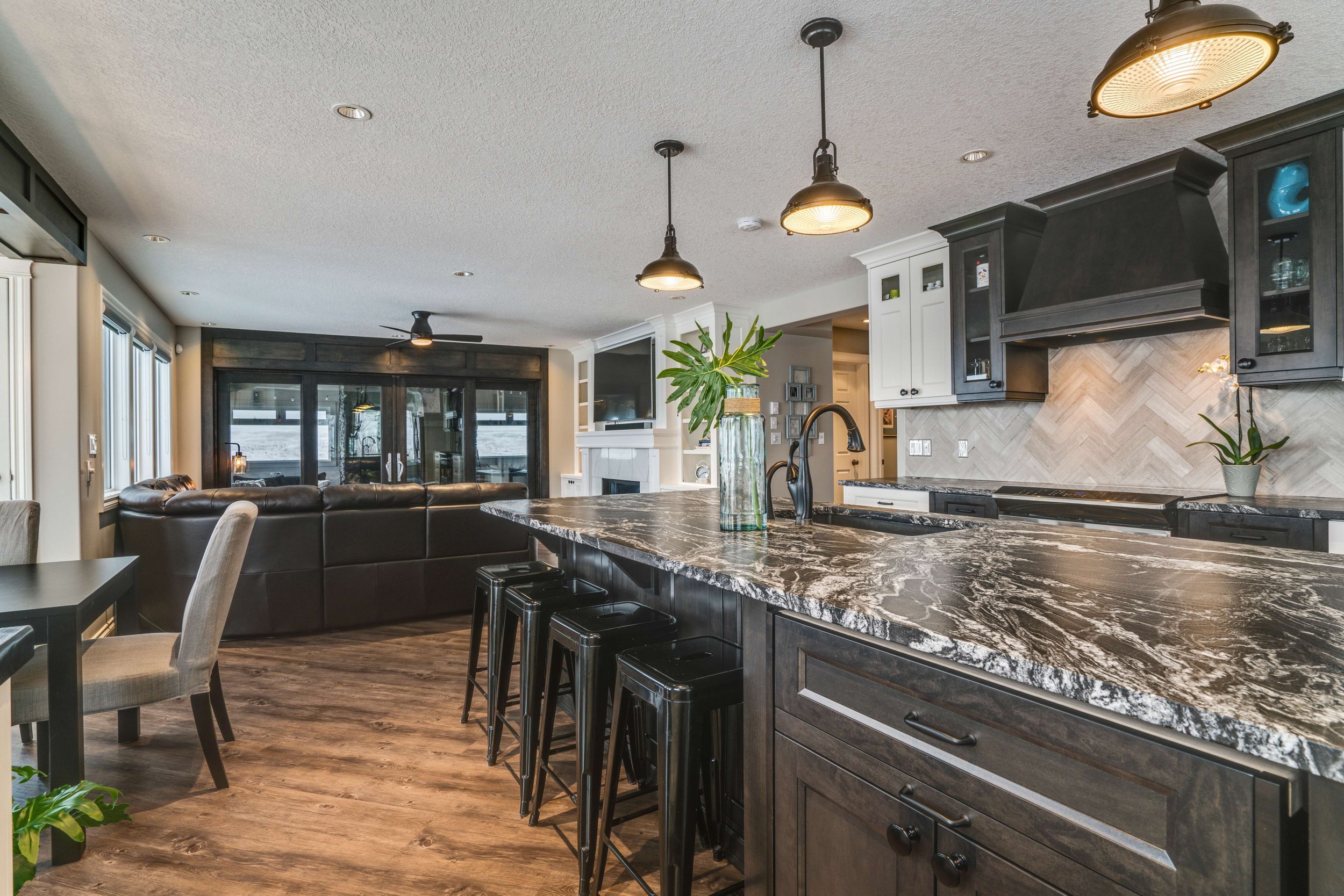 Iron-Rock-Homes_Rocky-View-03_Kitchen_04.jpg