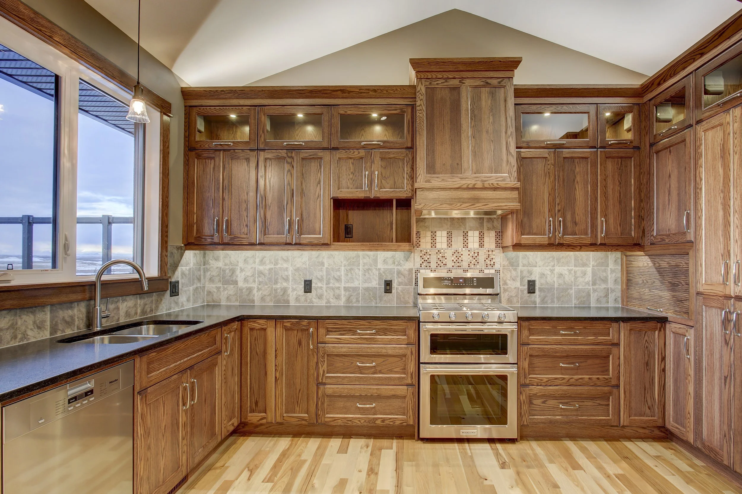 Iron-Rock-Homes-Rocky-View-II_Kitchen-05.jpg