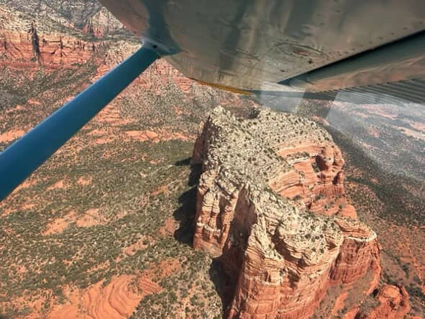 Let us Red Rock your holiday weekend 🏜️✈️😎! Click the link in or bio to BOOK NOW ⬆️. 2nd passenger rides FREE with discount code: Laborday25
#sedona #hikesedonaaz #bellrock #arizona