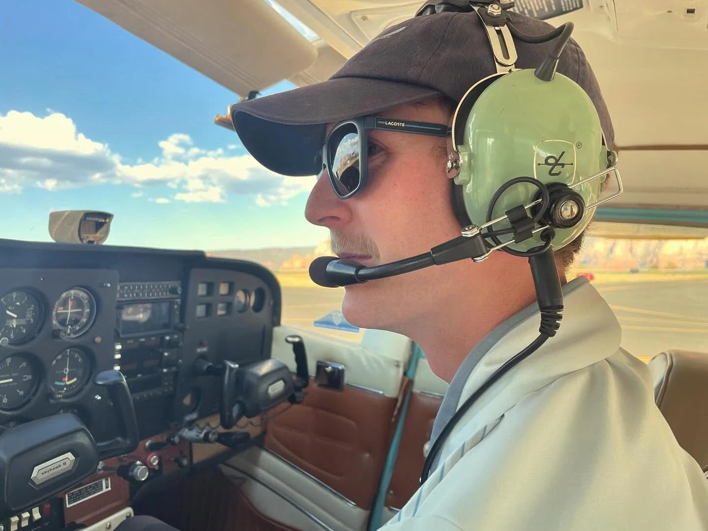 We caught our Lead Pilot @tannert.22 doing his preflight checks before a Sunset Flight tonight! 👀 That&rsquo;s a pretty nice office, Tanner! Click the link in our bio to book a ride with us!! ⬆️ #sedona #scenicflight #aerialtours