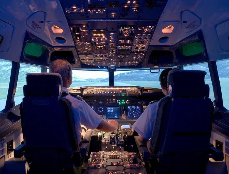 95843_cockpitflightops_405188.jpg