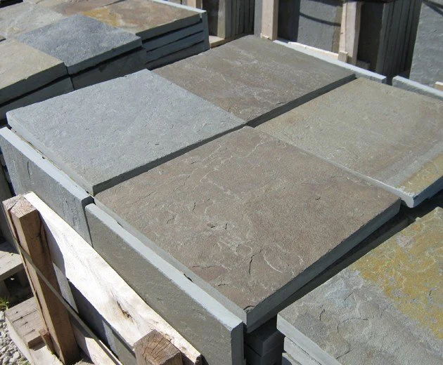 PA Full Color Cleft Flagstone, displayed outdoors on a wooden pallet, ready for installation.