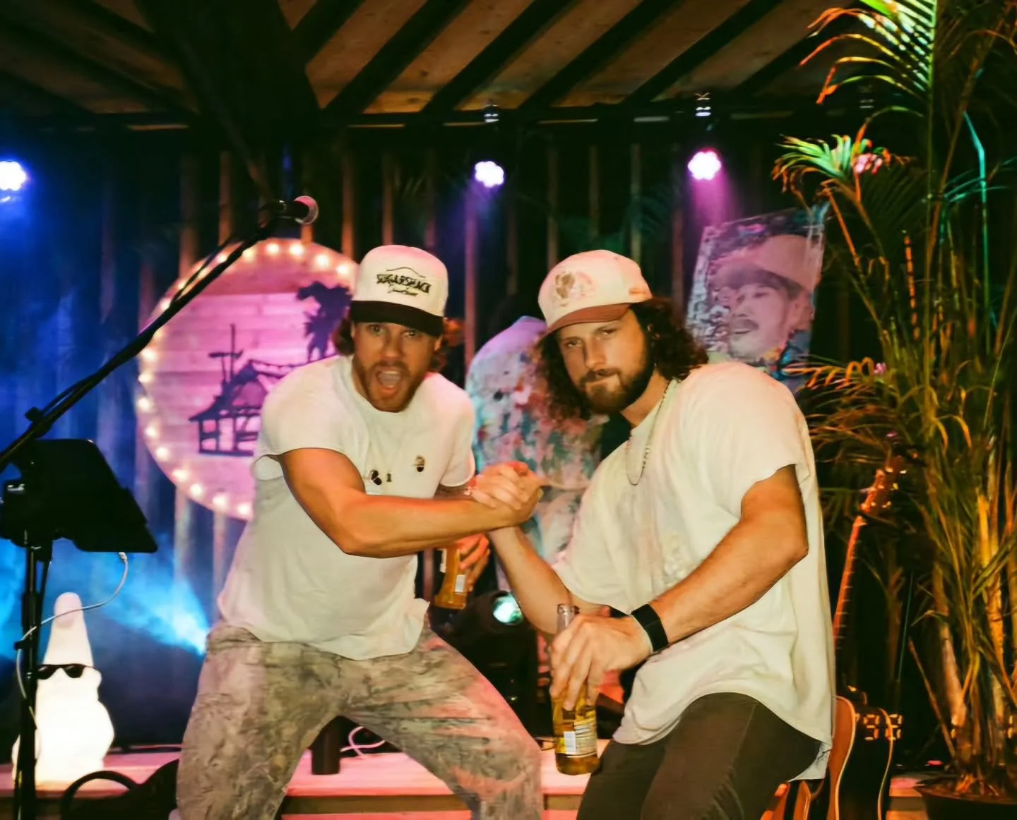 ST PETE WE READY 🗣🔥🔥🔥
so stoked to rock the house tonight for @1025thebone beach bash 🤘
we in the good ol days baby!!
shoutout @hustlerhannah for the sick photo 📸