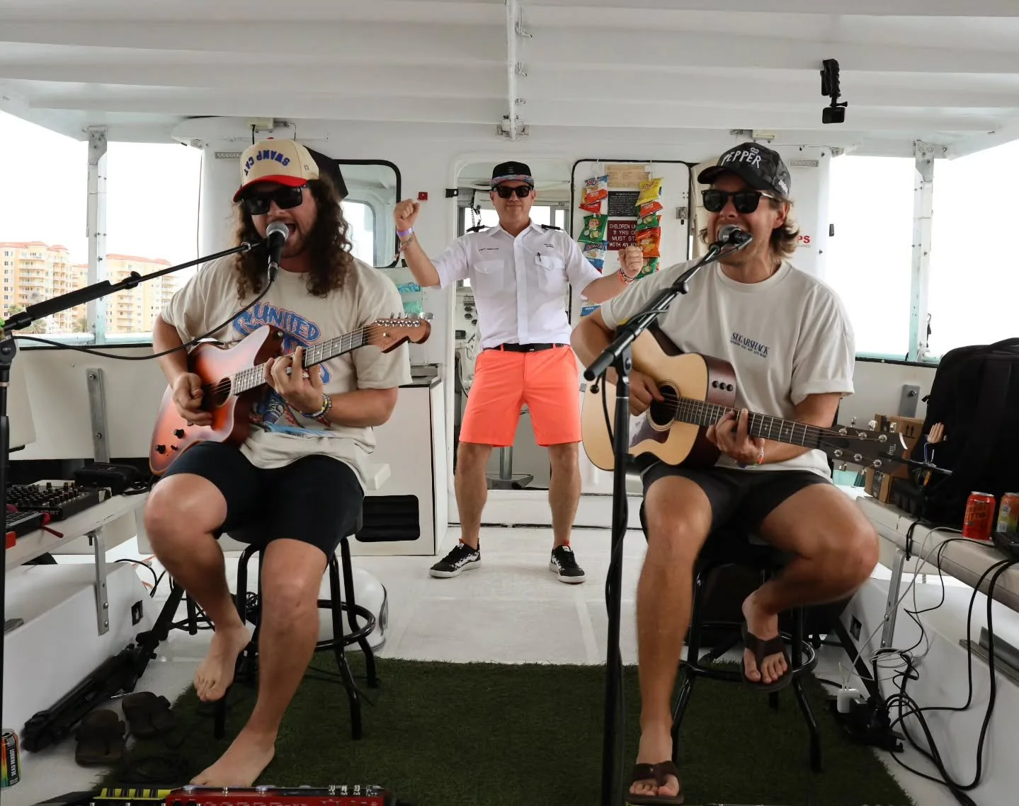 First official sold out show ✅️🛥
AND WE COULDNT HAVE HAD A BETTER GROUP OF PEOPLE ❤️
We love yall thanks for such an amazing time

📸: @rightsideuppro (you rock homie)