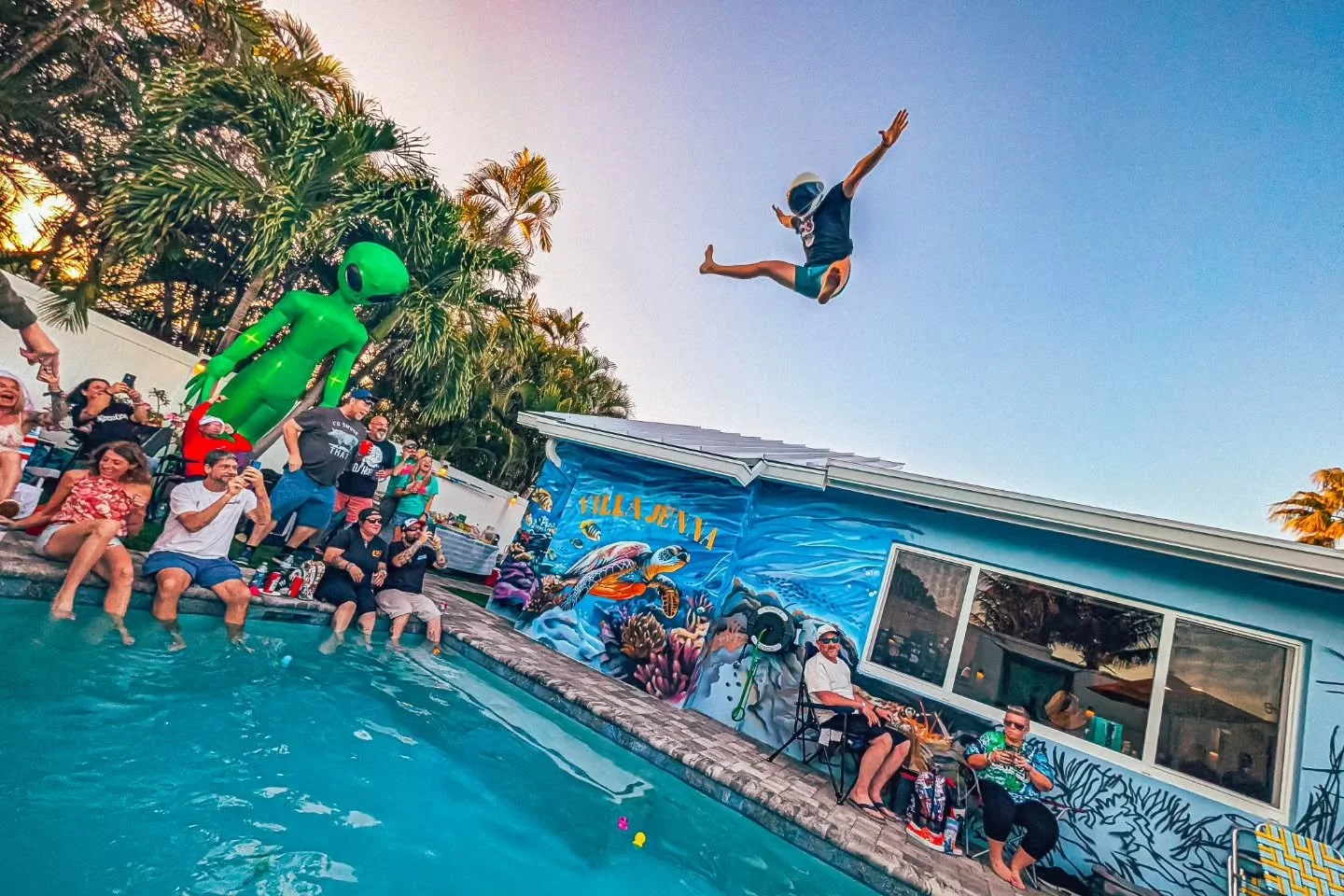 we ❤️ house parties 
.
shoutout to the homies @littlestrangermusic &amp; Jim and Jen for havin us &amp; all the rest of the beautiful people that made this such a BANGIN and memorable night ☺️ WE LOVE YALL

📷: @light_and_matter_studio (you beautiful