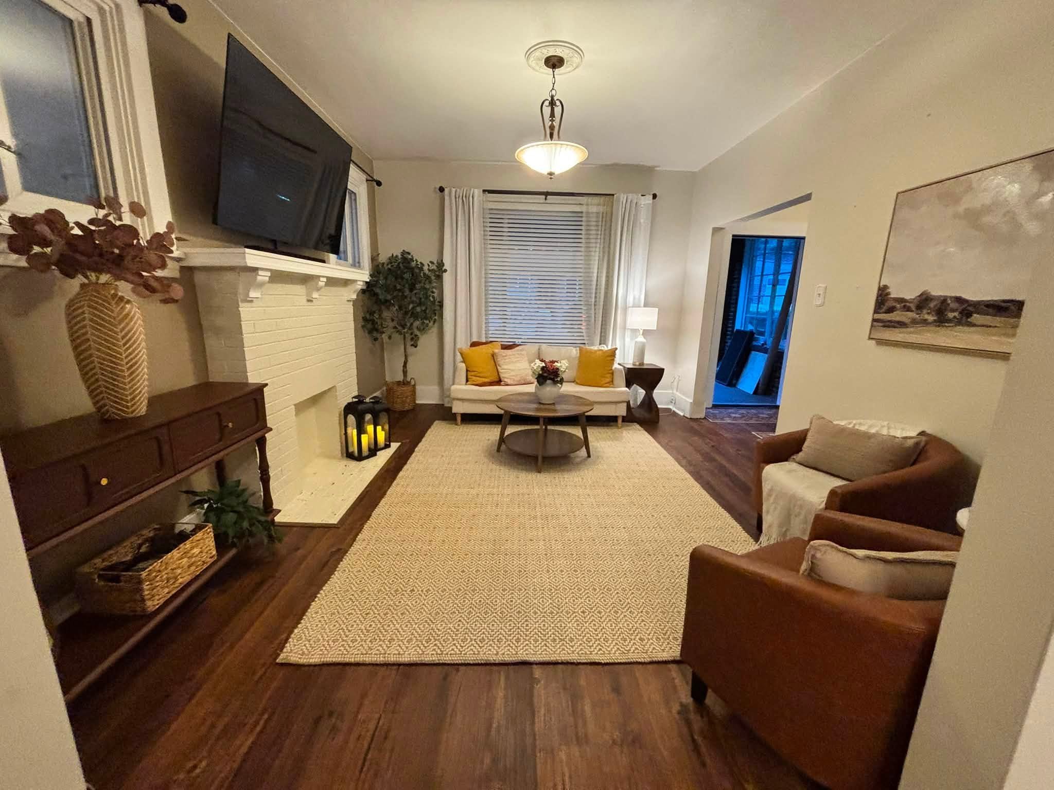 05_etna_pa_staged_livingroom2.jpg