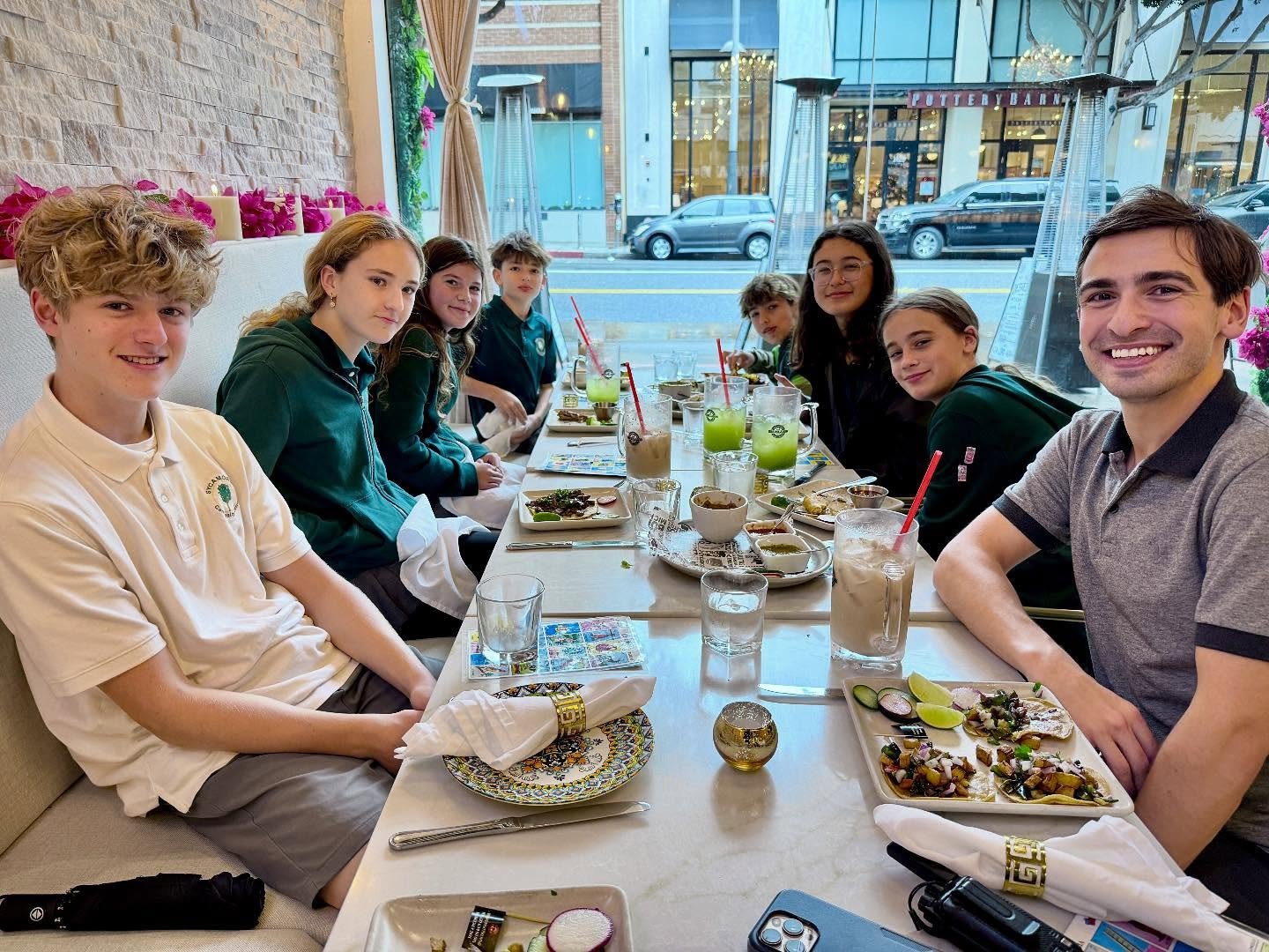 7th and 8th graders celebrated the end of the trimester with Taco Tuesday! They put their conversational skills to practice and ordered their meal in Spanish 🌮

#sycamorecommunityschool #middleschool #independentschool #owls #hoothoot #tacotuesday #