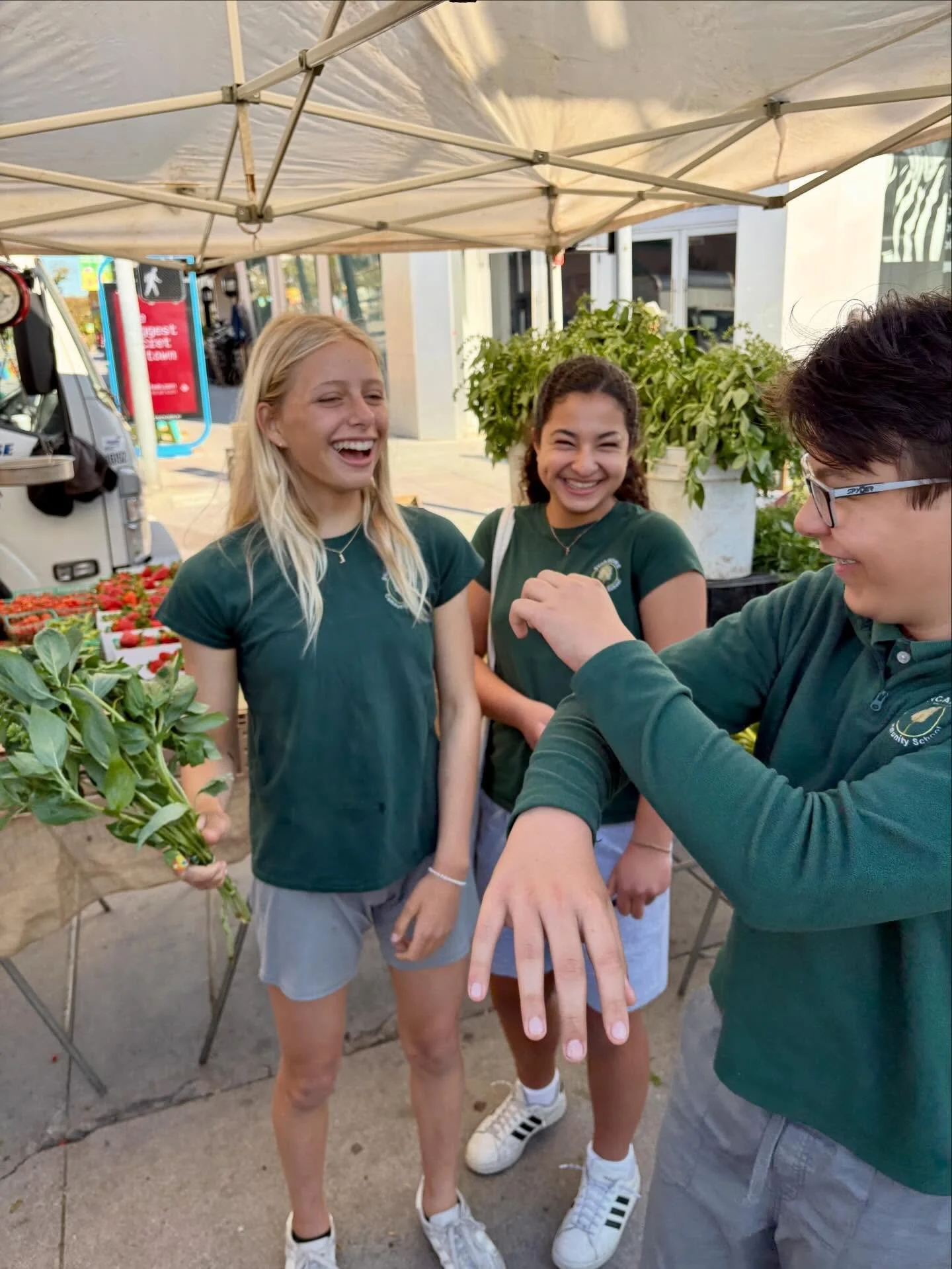 It was an omnivore&rsquo;s delight! 🌱🥗🧑&zwj;🍳

After finishing The Omnivore&rsquo;s Dilemma: Young Readers Edition, our 7th graders brought their learning to life in the most delicious way! Inspired by Michael Pollan&rsquo;s exploration of the fo