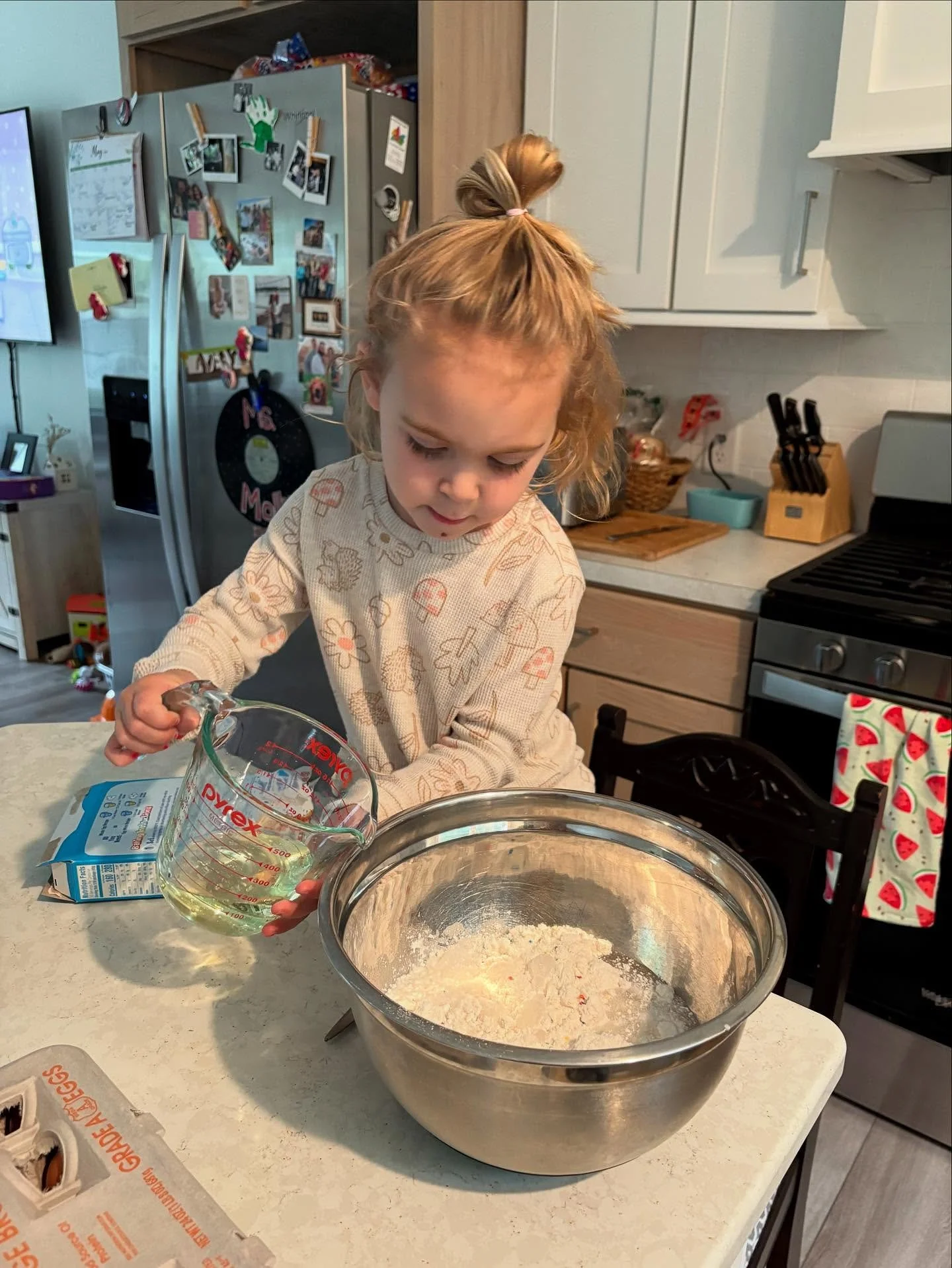 Note to my Type A, controlling self: messes can always be cleaned up, but fostering her. independence and growing experiences is fundamental. Think of it as controlled chaos! 

🧁✨