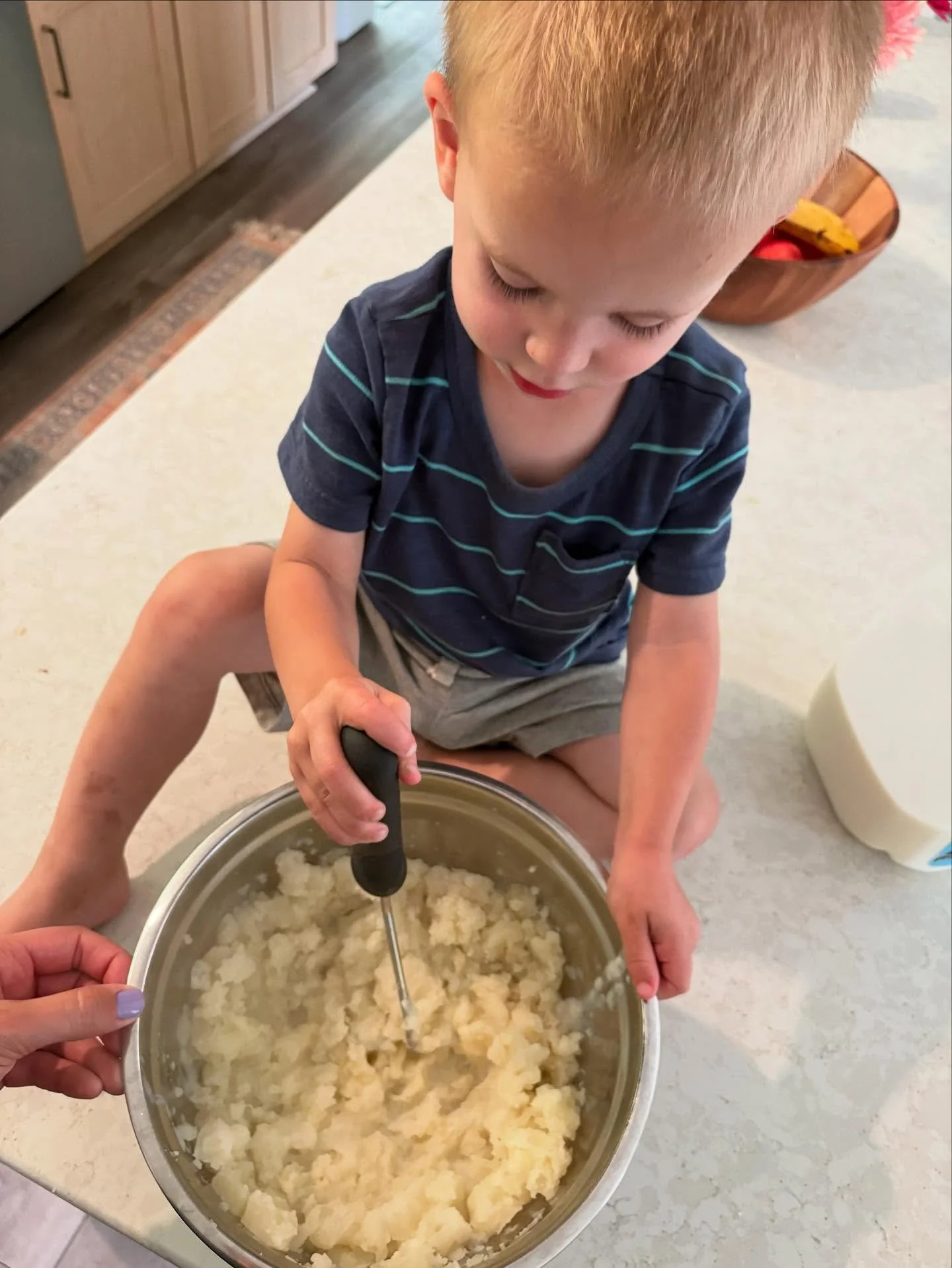 How to cook with toddlers, expose them to temperature sensations, but still keep them safe! 

🔥 🧊 

&bull;To teach toddlers about food temperature, describe foods as &ldquo;hot,&rdquo; &ldquo;warm,&rdquo; or &ldquo;cold&rdquo; and compare them to f