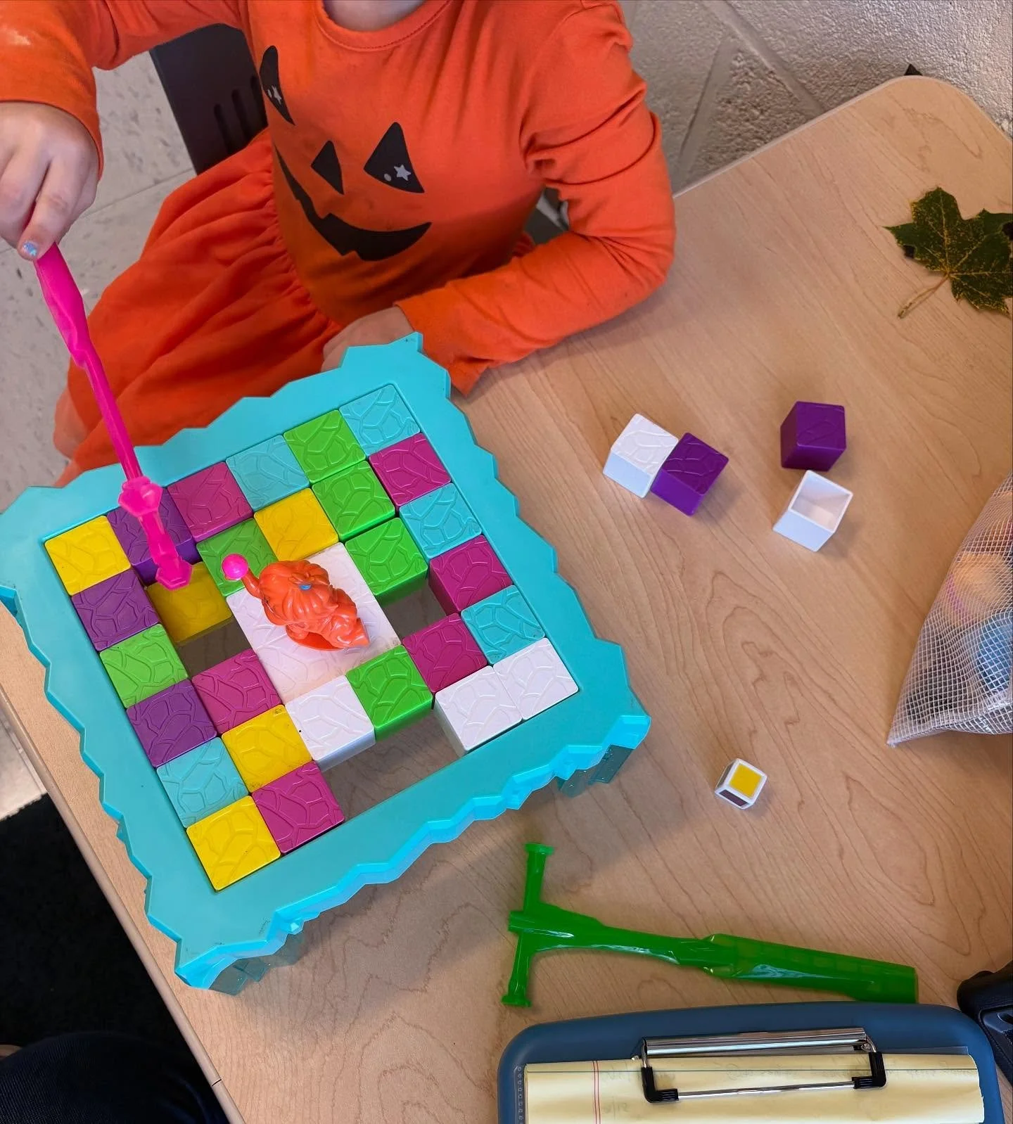Game play, but speech therapy style. A quick break down by age group, or how games can be used generally: 

[game highlighted here is &ldquo;Don&rsquo;t Break the Ice&rdquo;] 
For YOUNG CHILDREN, pre- literate, special skills:
⭐️ First, throw the rul