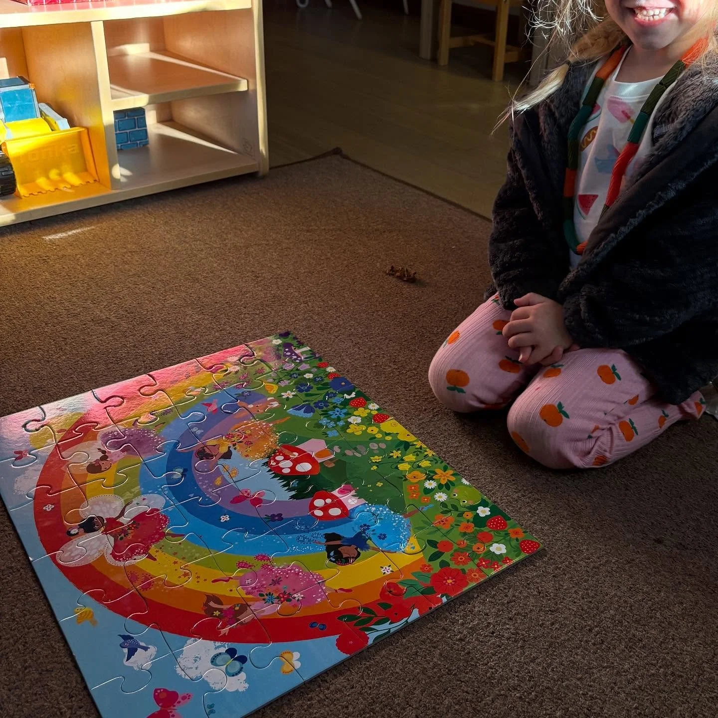 Benefits of using puzzles in speech therapy: 
They&rsquo;re not just fun, they&rsquo;re multifaceted learning tools! 
🌈 🧚🏼&zwj;♀️ 

🧩Vocabulary expansion: Puzzles, especially themed ones, help children learn new words for shapes, colors, animals,