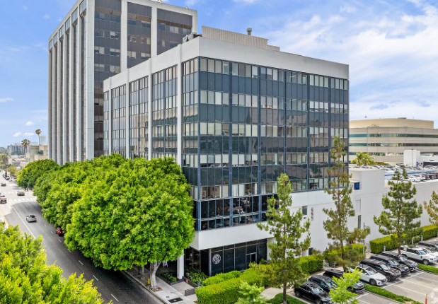 2021 santa monica blvd outside.PNG