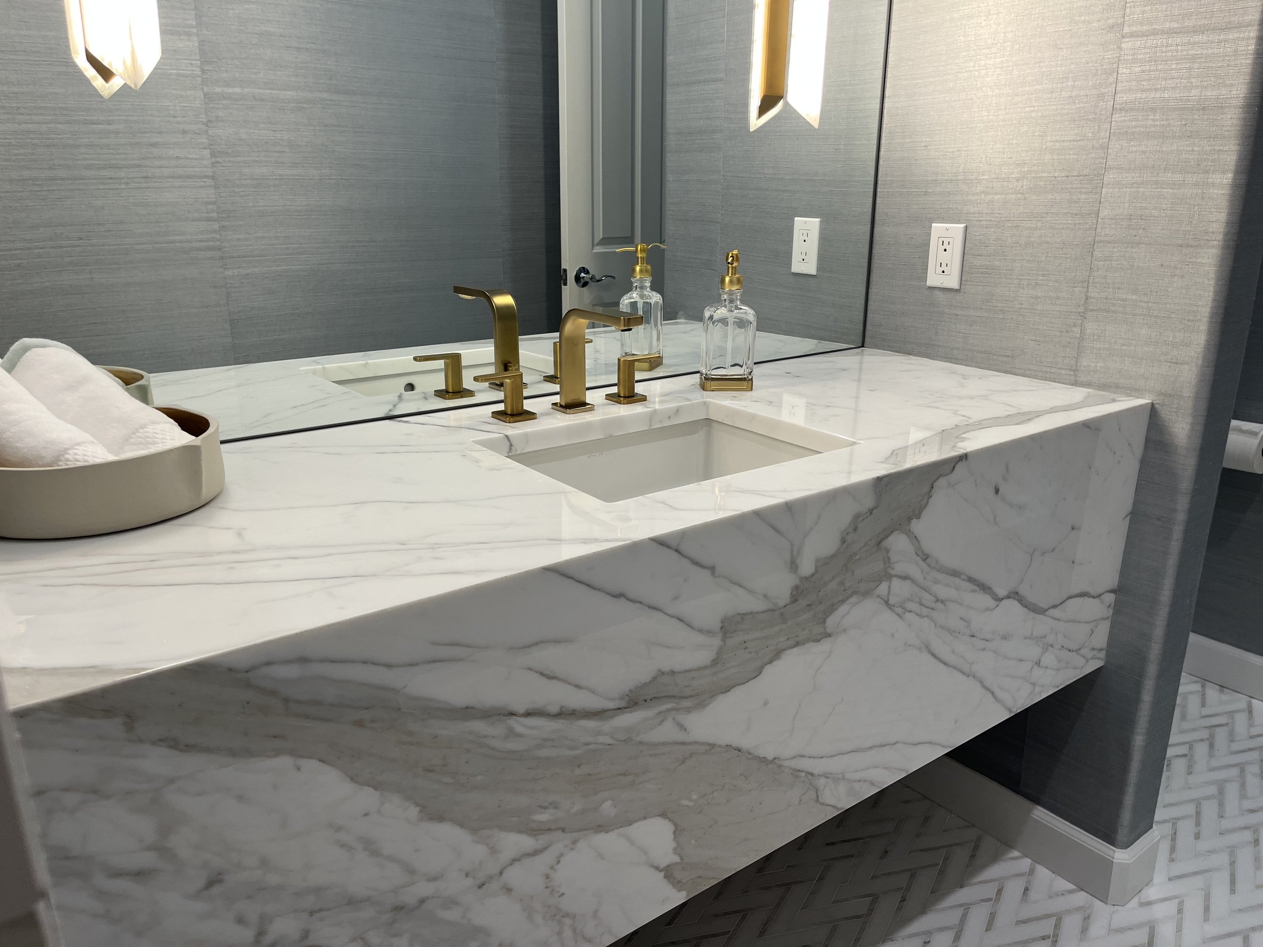 Project: Dugas Powder Bathroom/
Contractor: Jeff Ballard