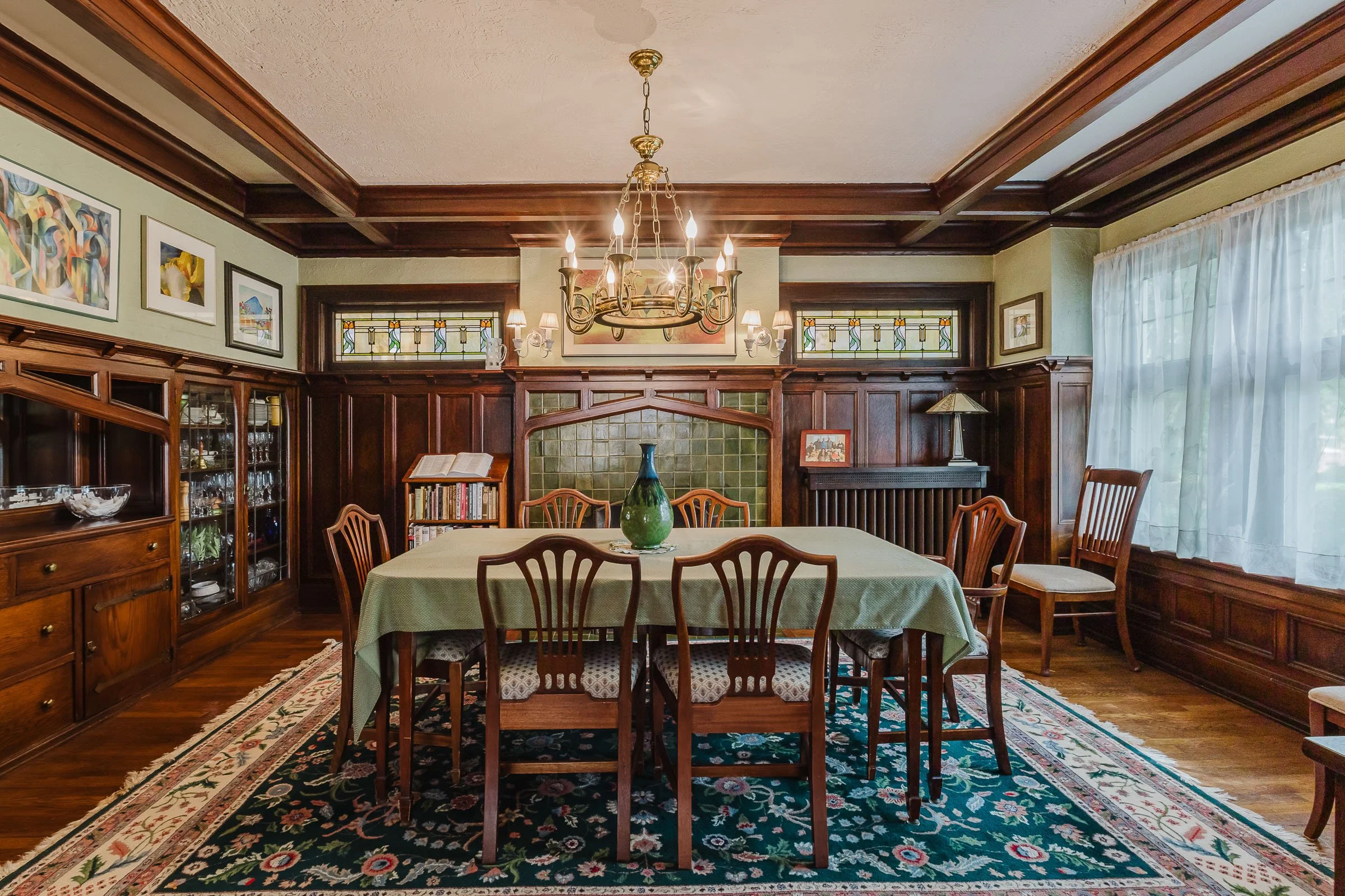 31 - elegant-traditional-dining-room-photography.jpg