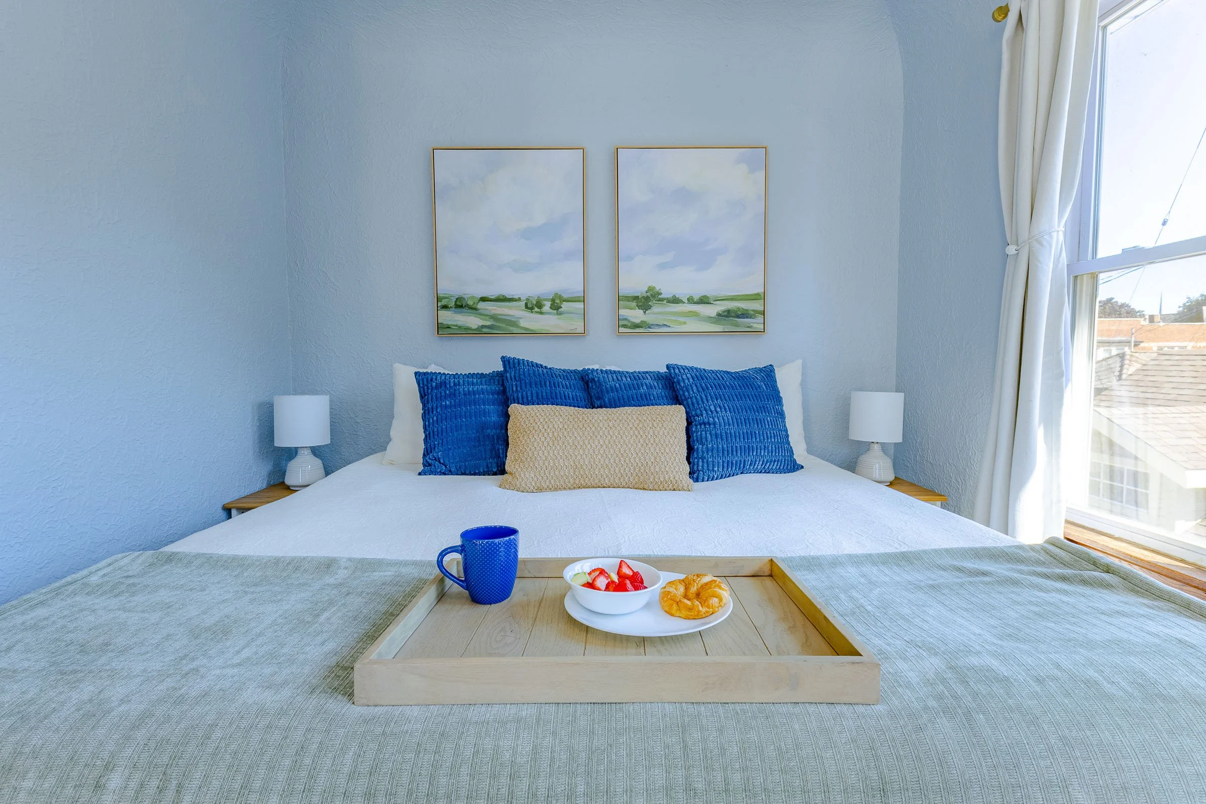 7 - milwaukee-airbnb-breakfast-in-bed-real-estate-photography.jpg