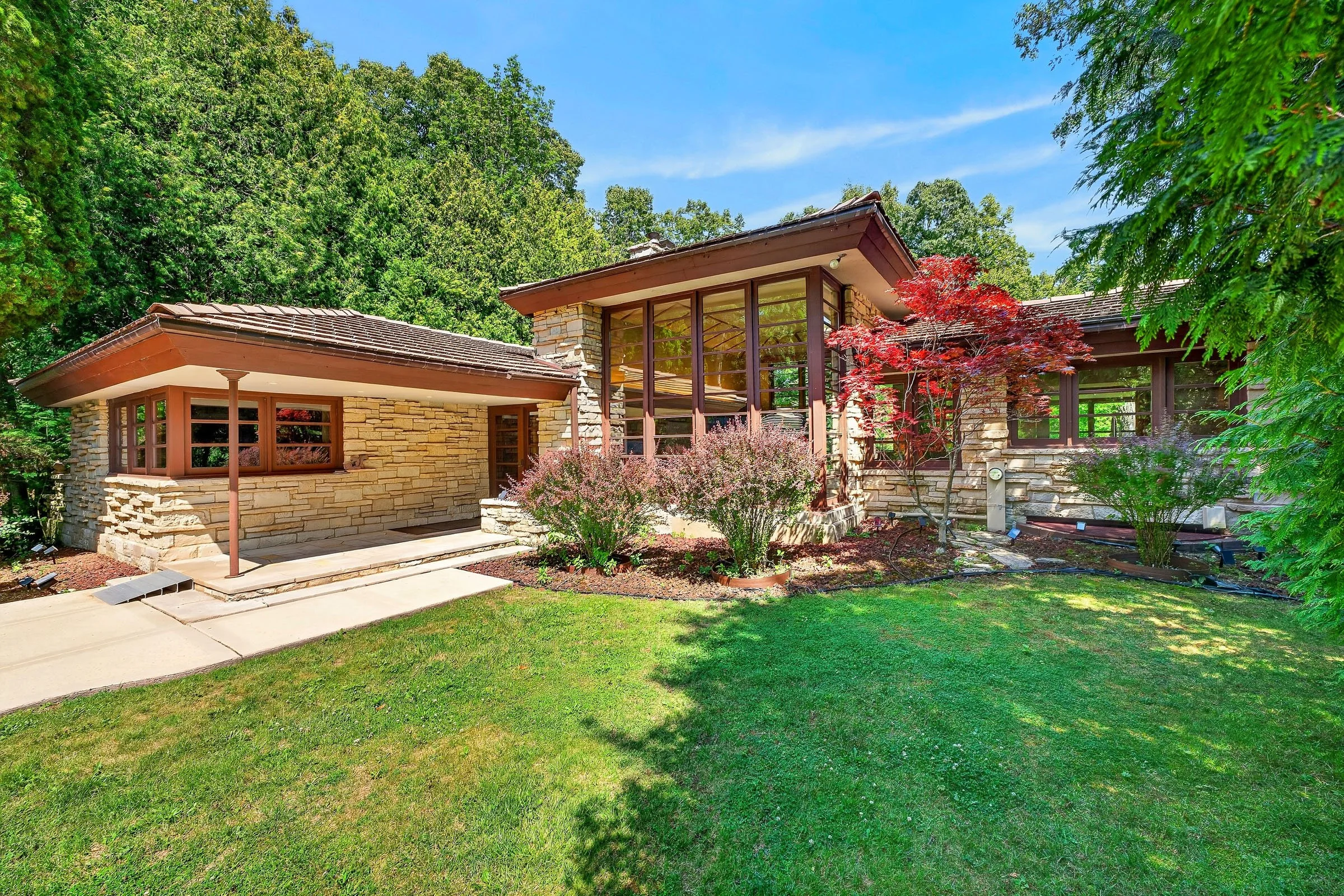 mid-century modern home in fox point wisconsin - photographed by brandon henning with dream home real estate media