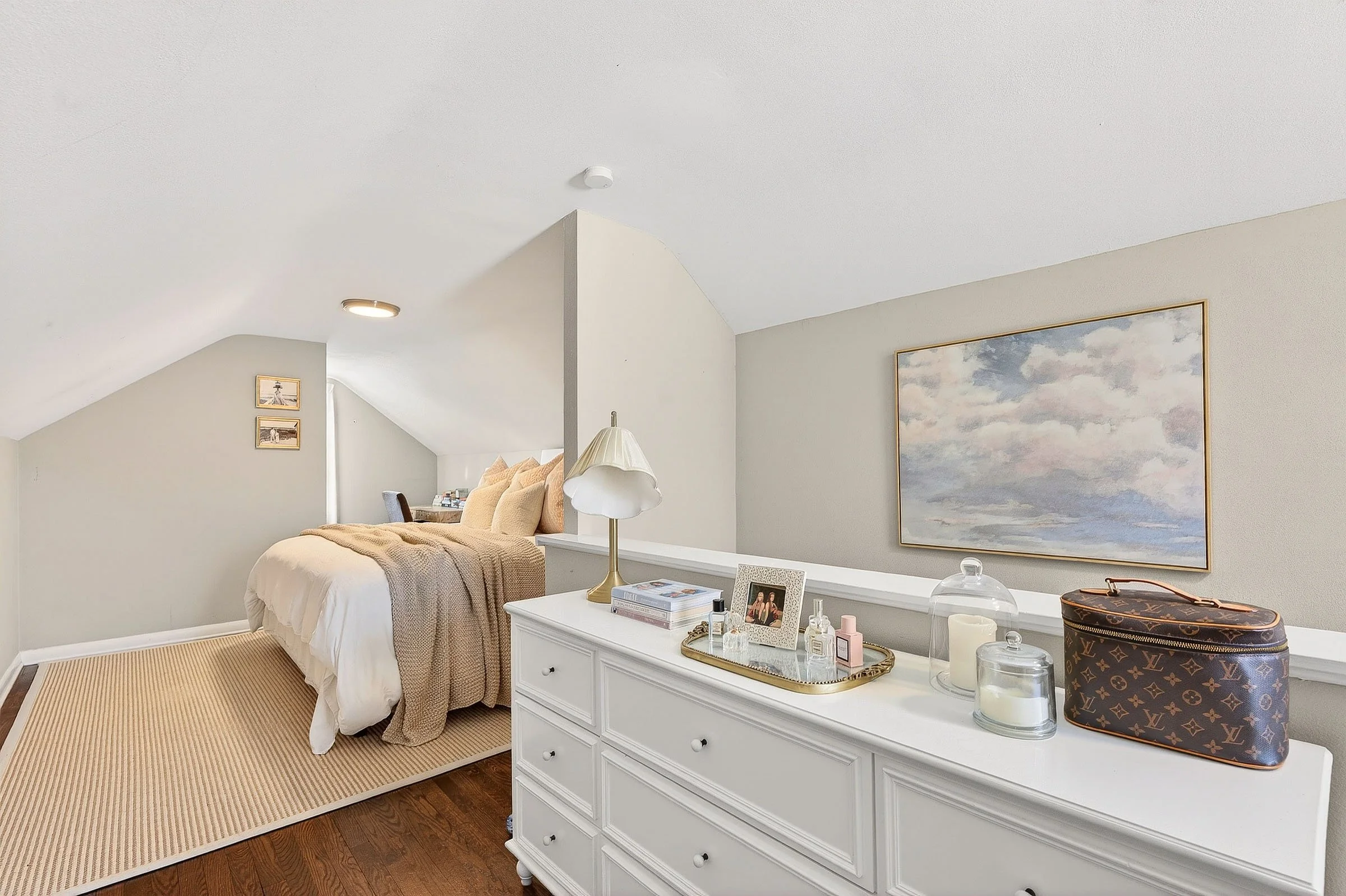 Cozy relaxed bedroom - wisconsin real estate