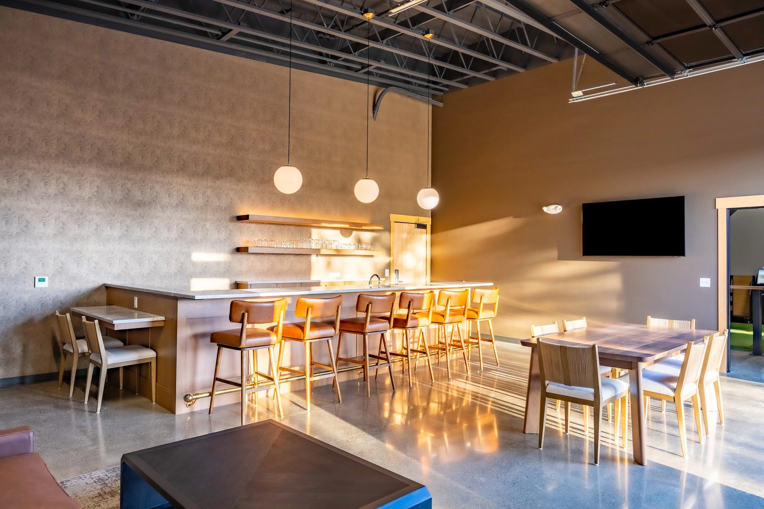 commercial spaces for lease sisters oregon