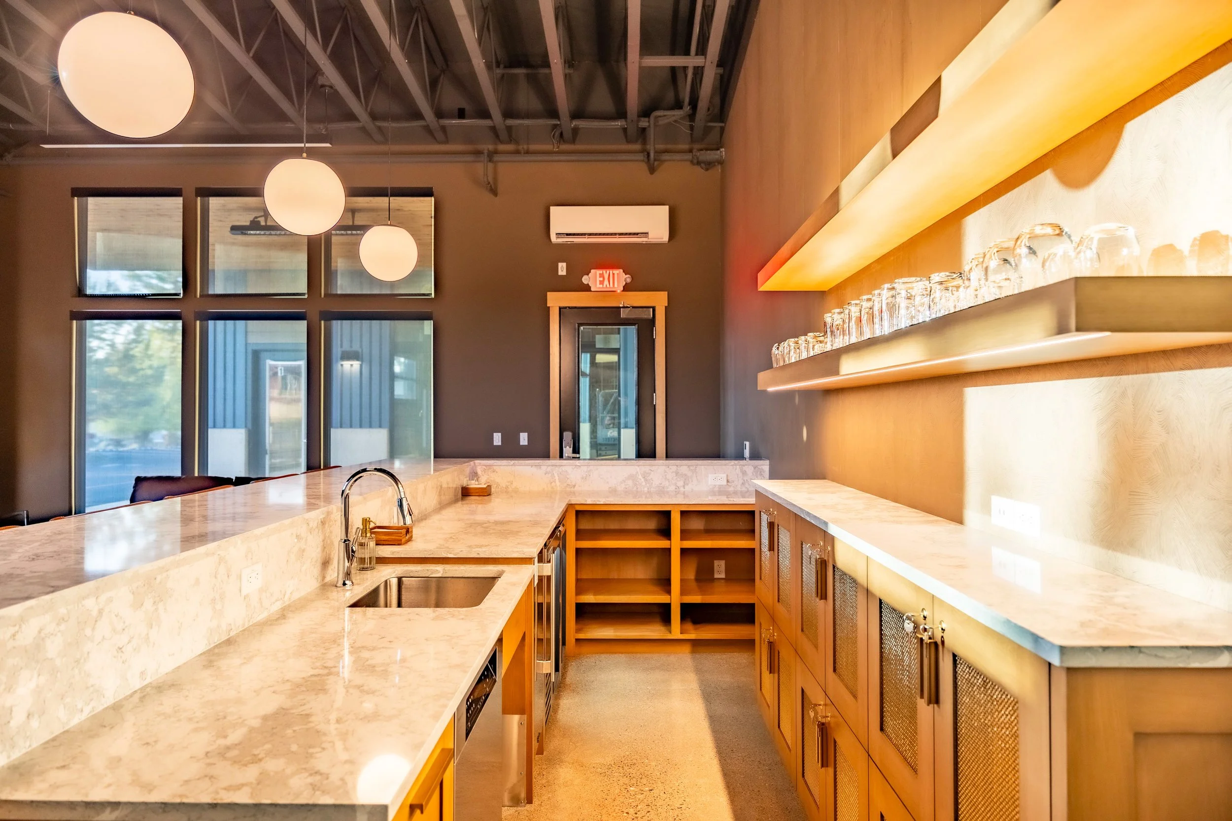commercial spaces for lease sisters oregon