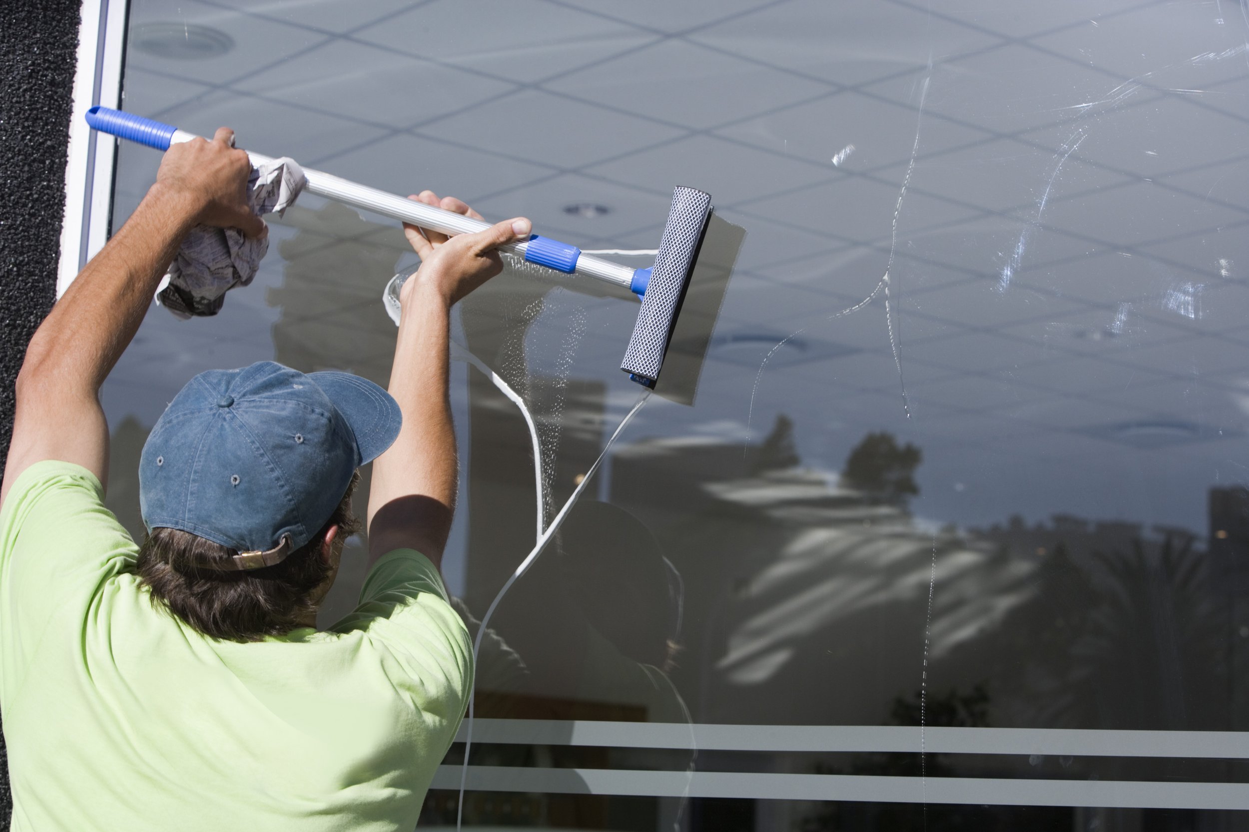 man-washing-window-2284541.jpg