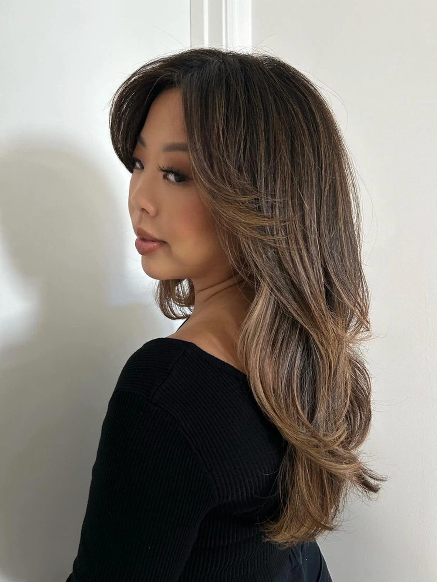 Not too blonde, not too brunette&hellip; just the perfect blend. Is this toasted almond balayage is calling your name. 🤎🤭✨